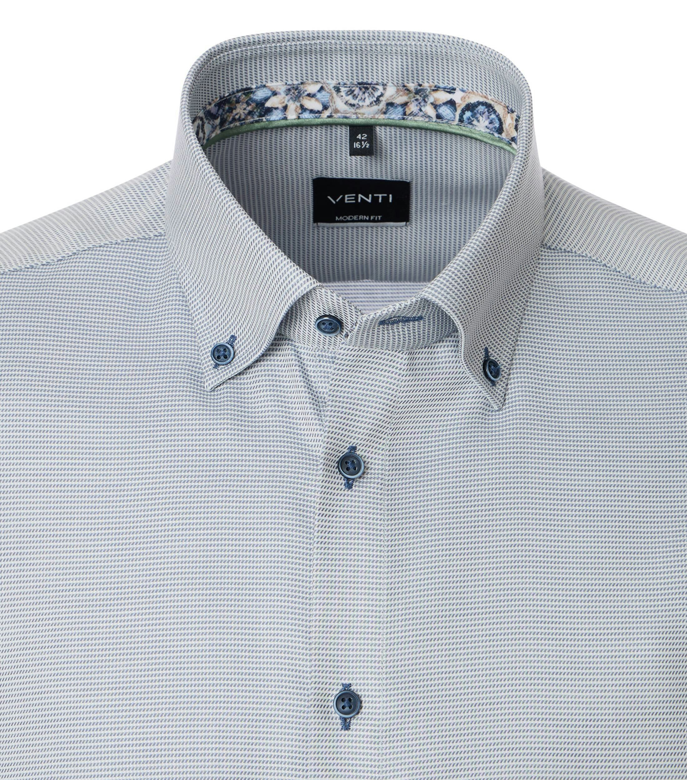 Ein Businesshemd im uni Muster in der Farbe Weißblau