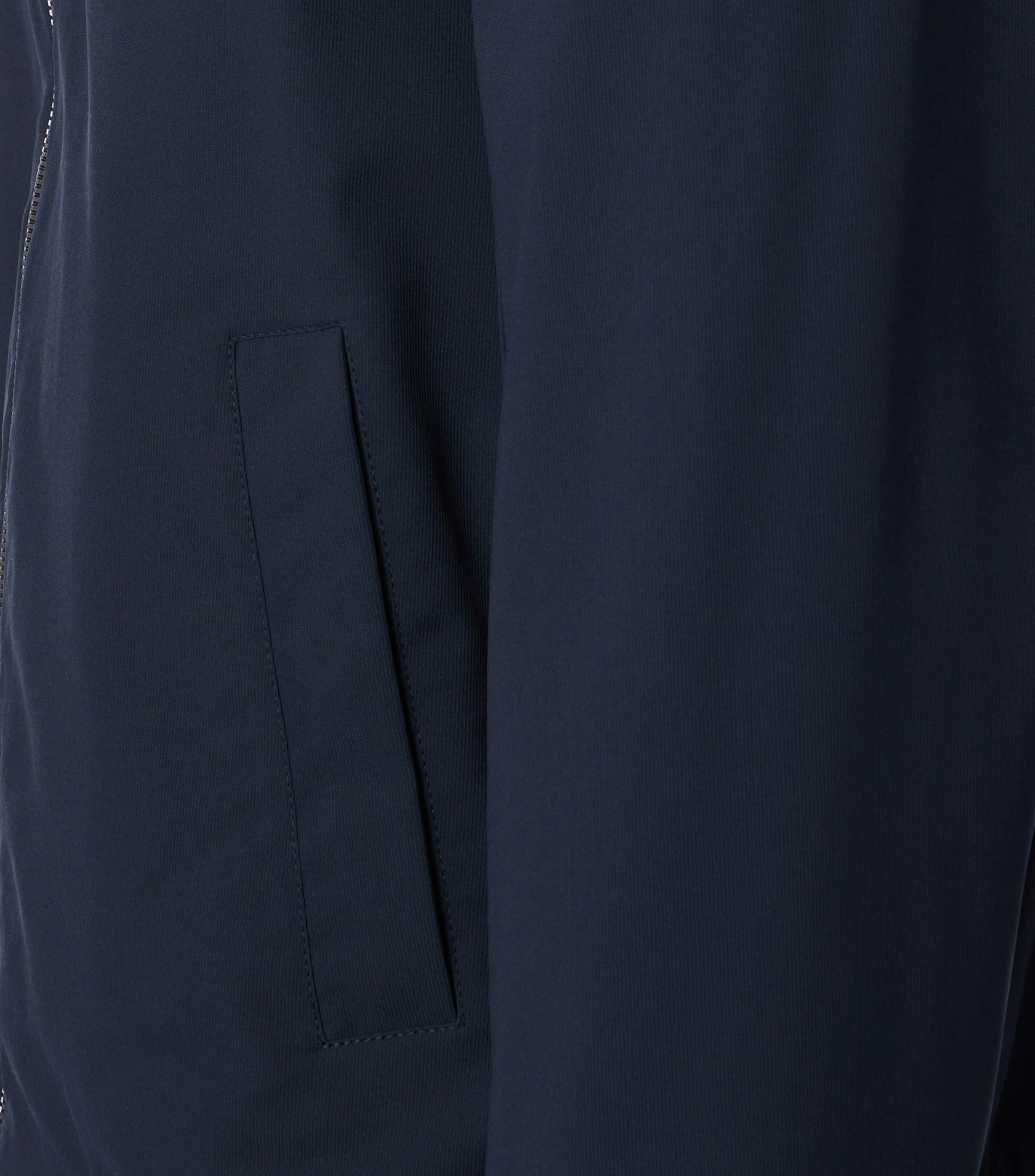 Ein Jacke im uni Muster in der Farbe Dunkelblau