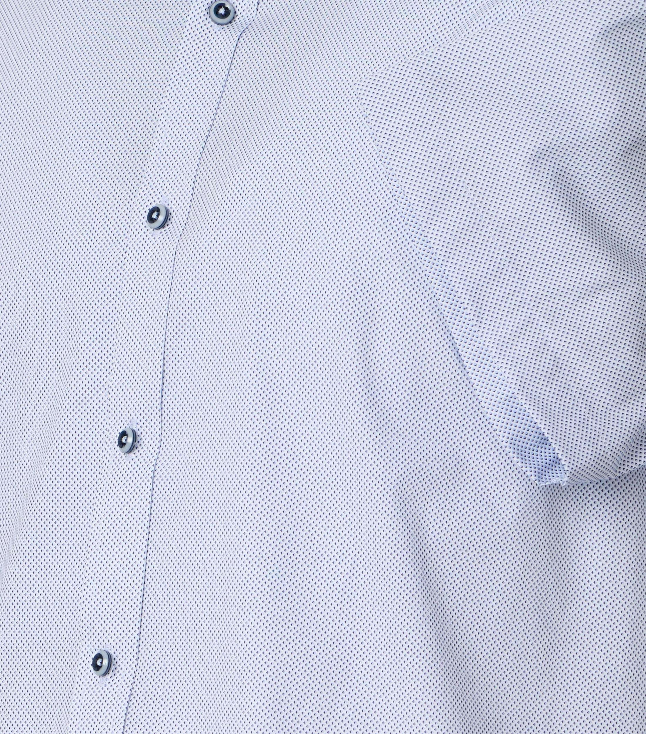 Ein Businesshemd im Print Muster in der Farbe Blau
