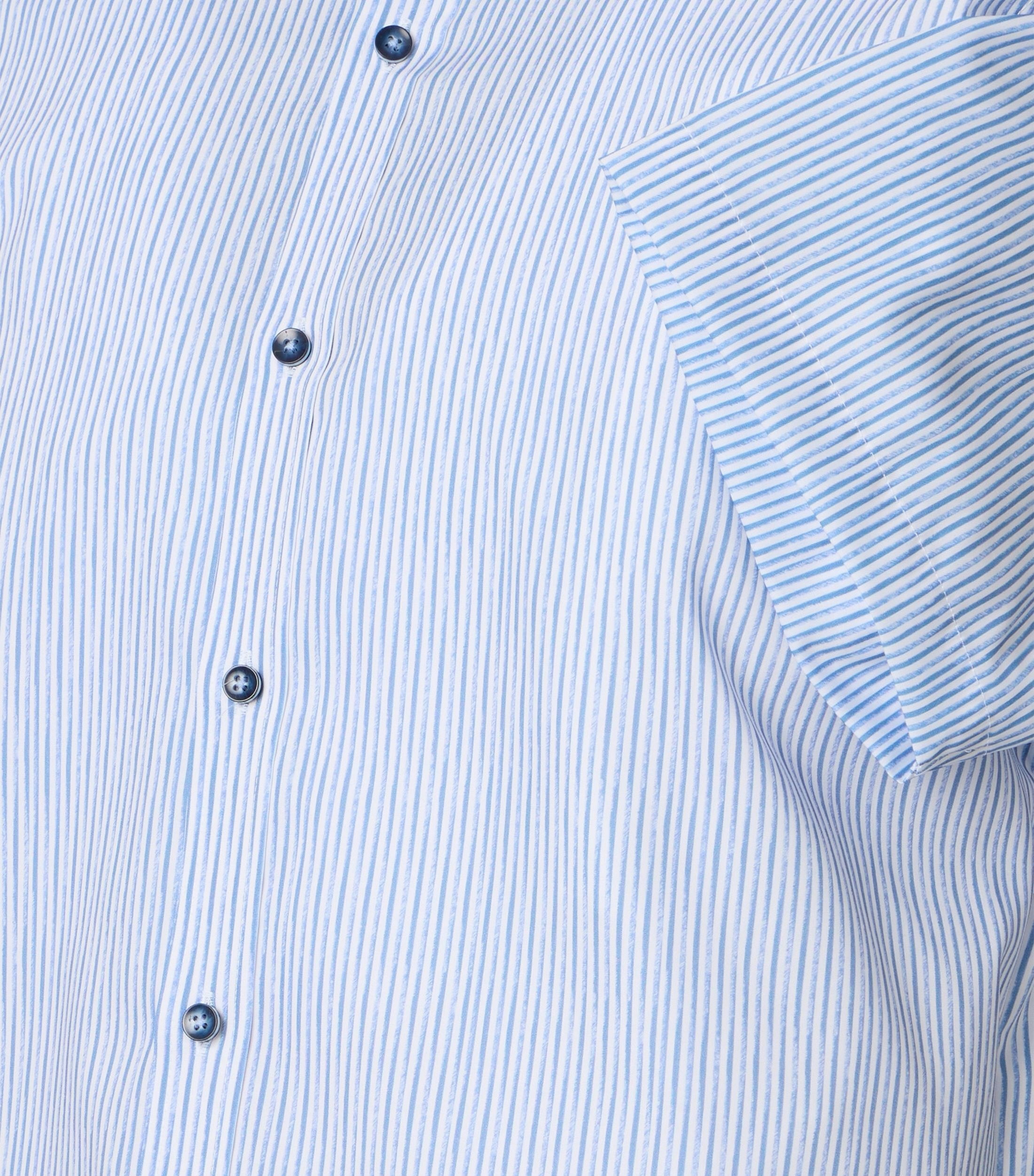 Ein Businesshemd im Print Muster in der Farbe Hellblau