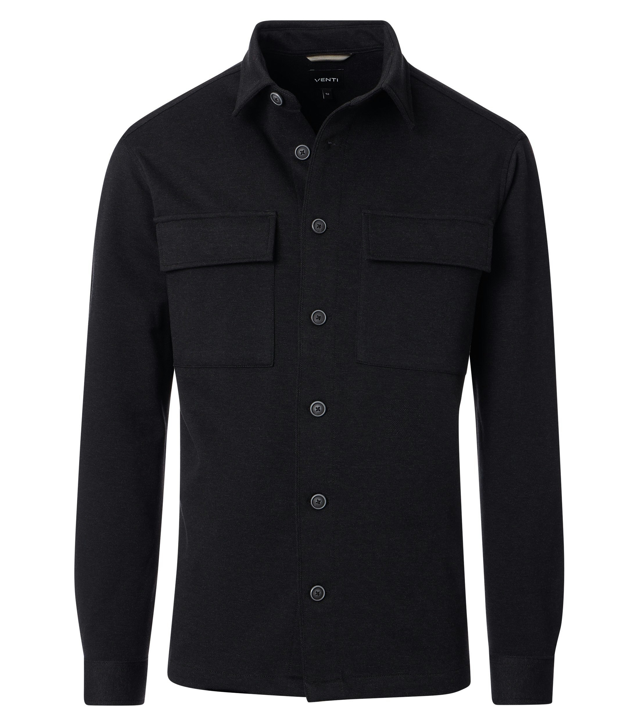 Das Model trägt ein Businesshemd im uni Muster in der Farbe Schwarz