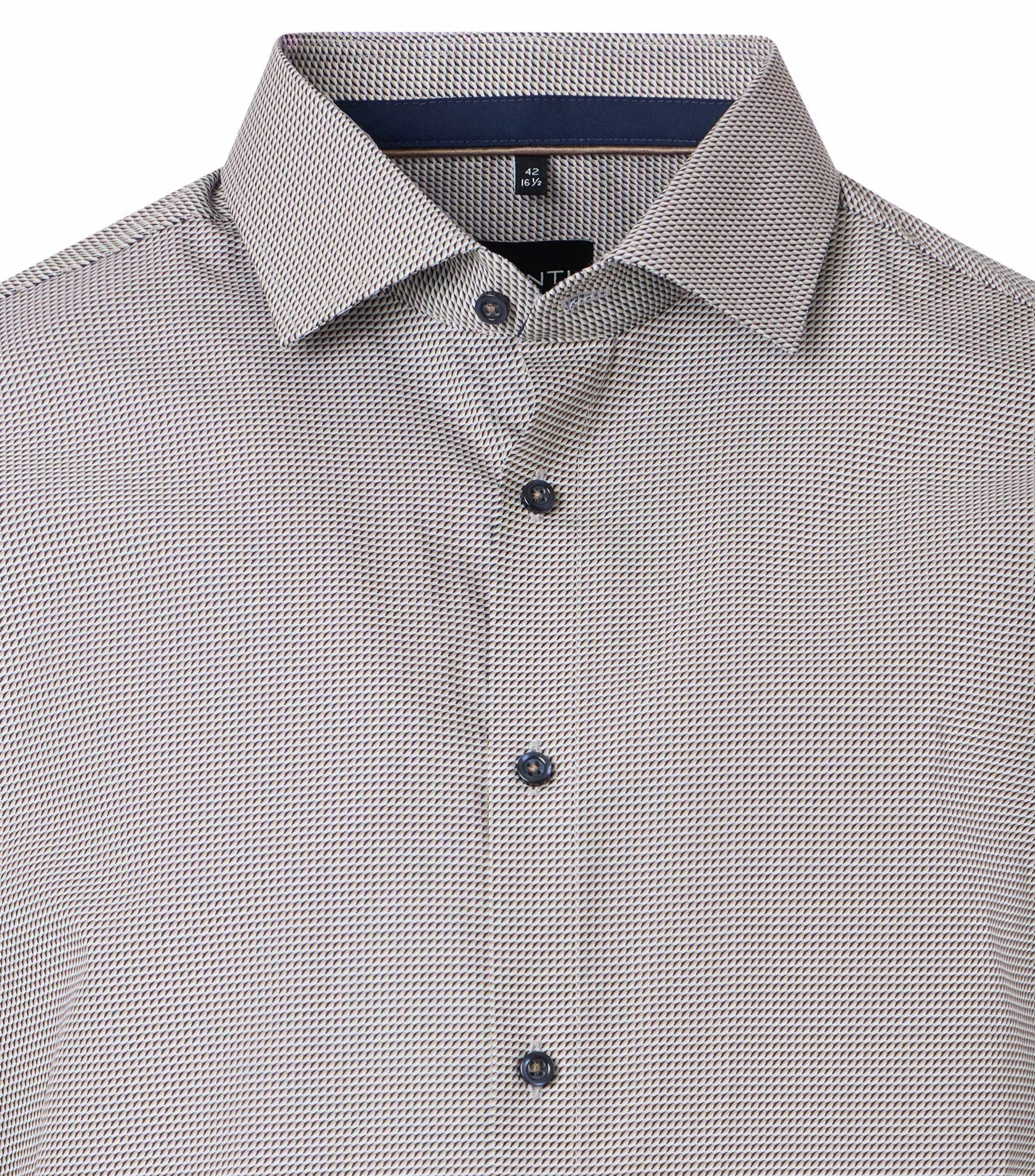 Ein Businesshemd im Print Muster in der Farbe Beige