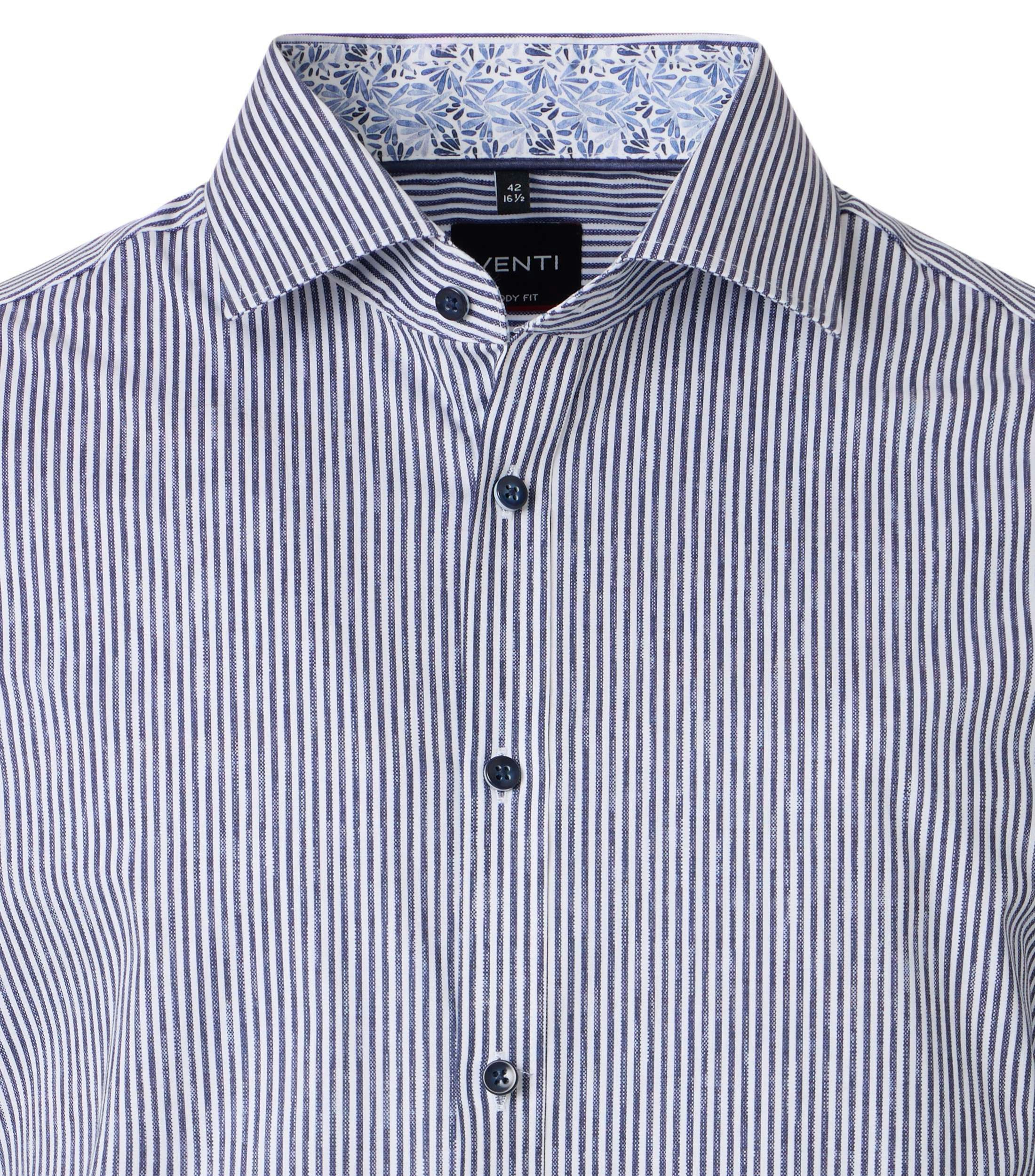 Ein Businesshemd im gestreift Muster in der Farbe Blau