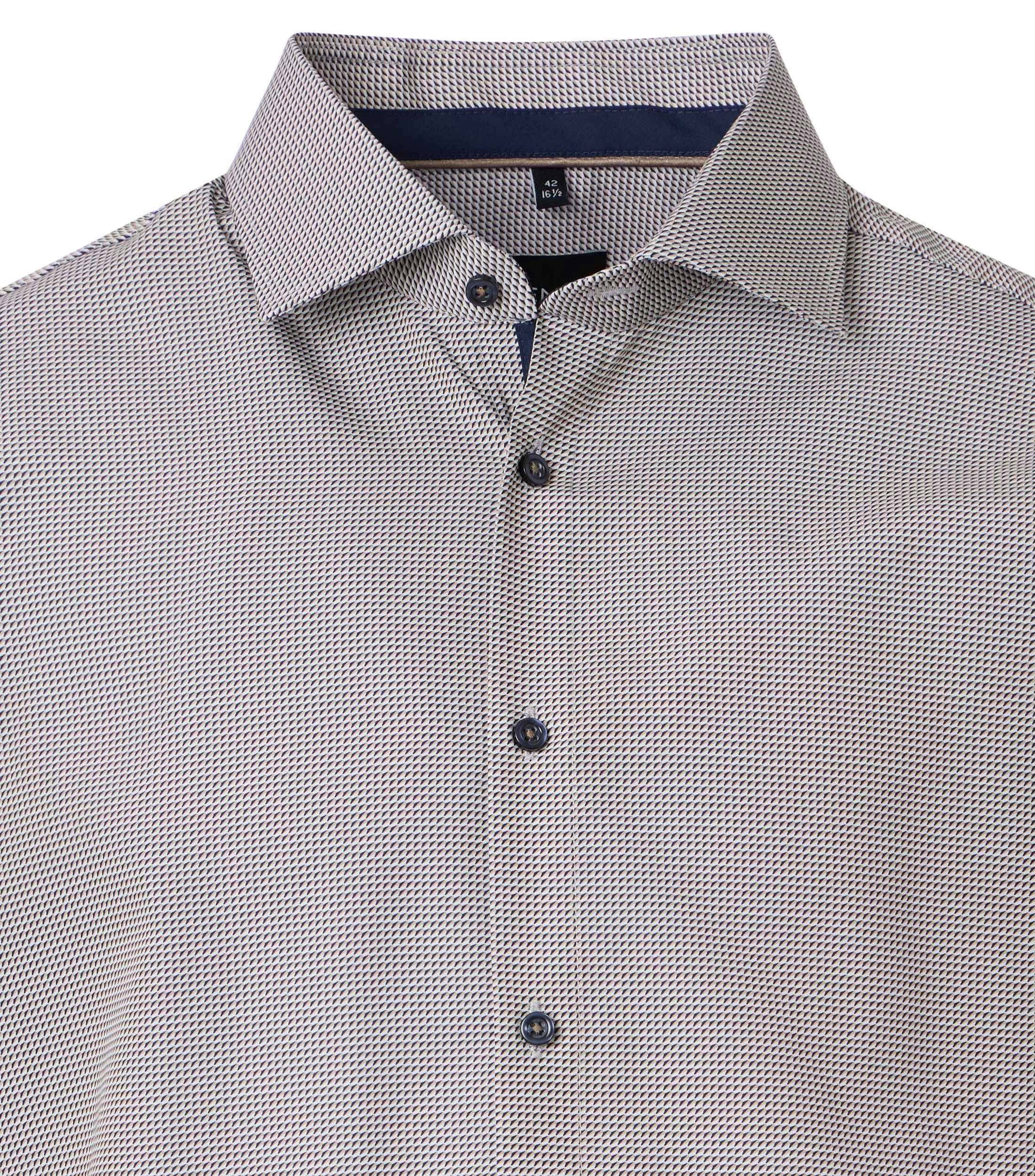 Ein Businesshemd im Print Muster in der Farbe Beige