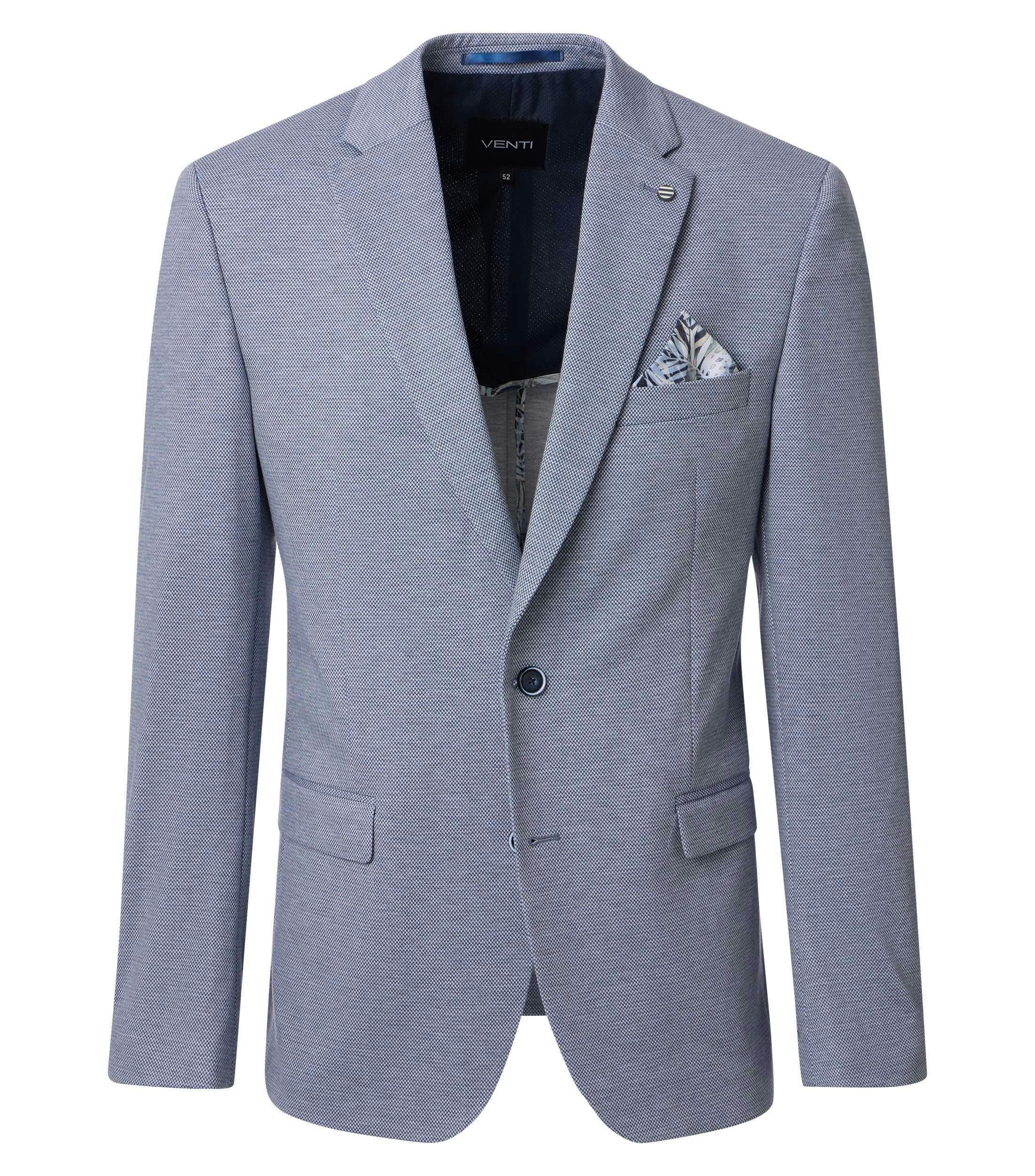 Das Model trägt ein Sakko im uni Muster in der Farbe Blau