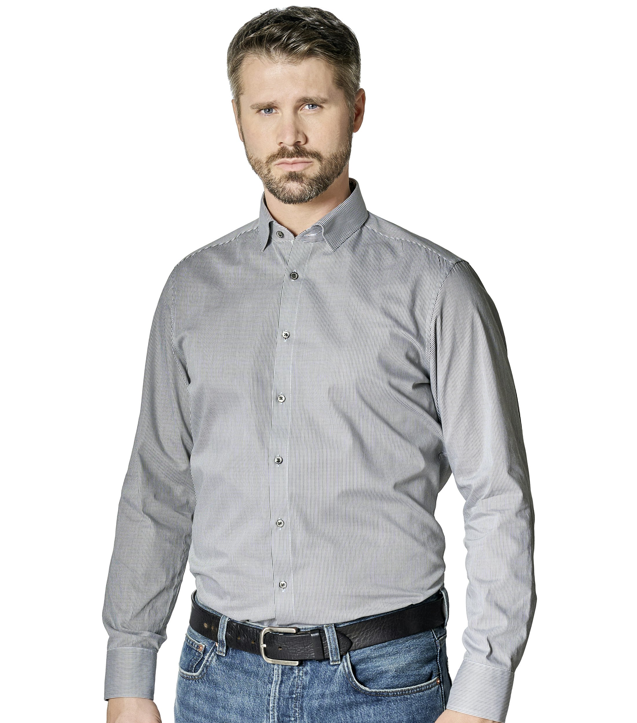 Ein Businesshemd im gestreift Muster in der Farbe Grün