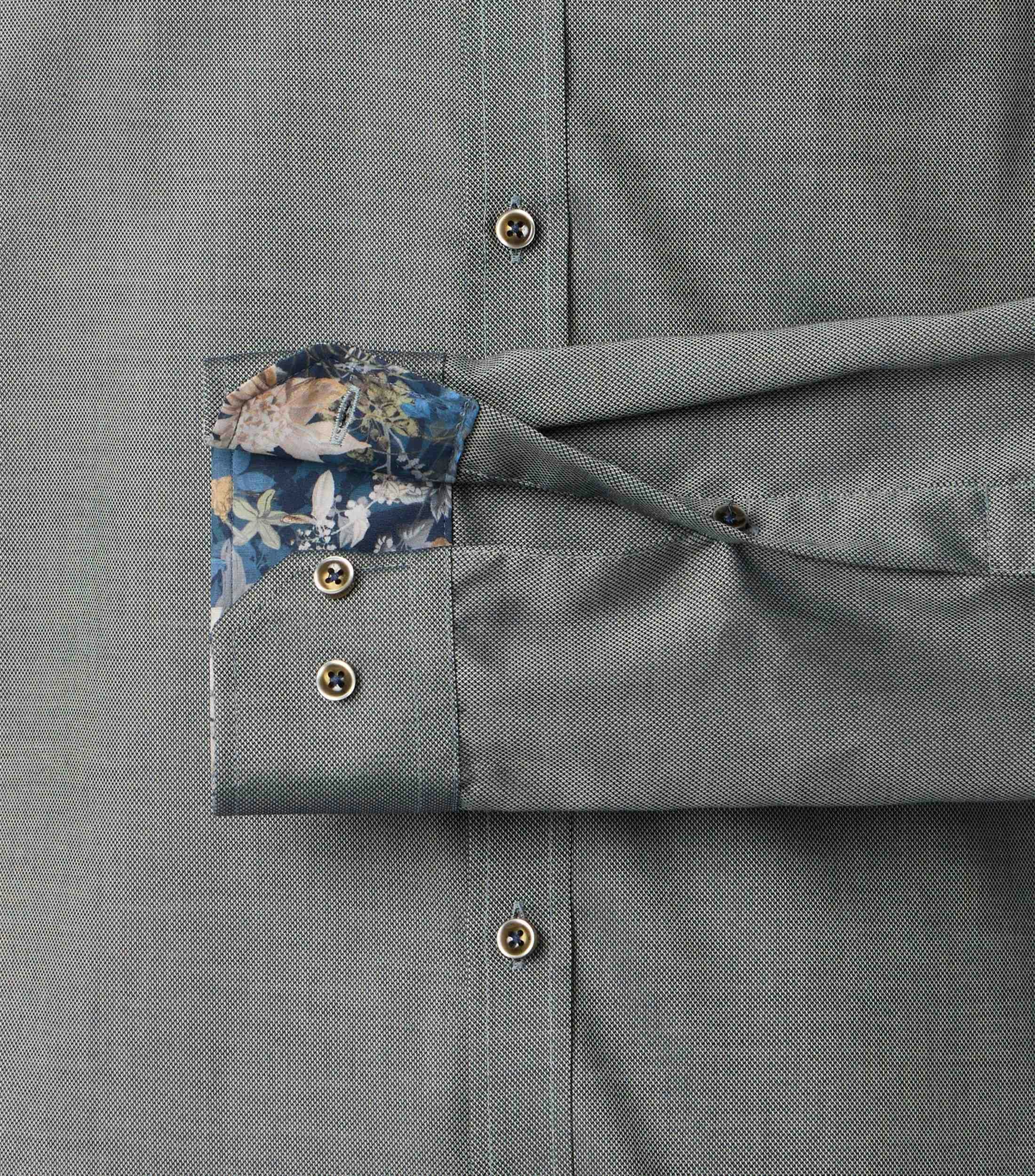 Ein Businesshemd im uni Muster in der Farbe Schwarzgrün