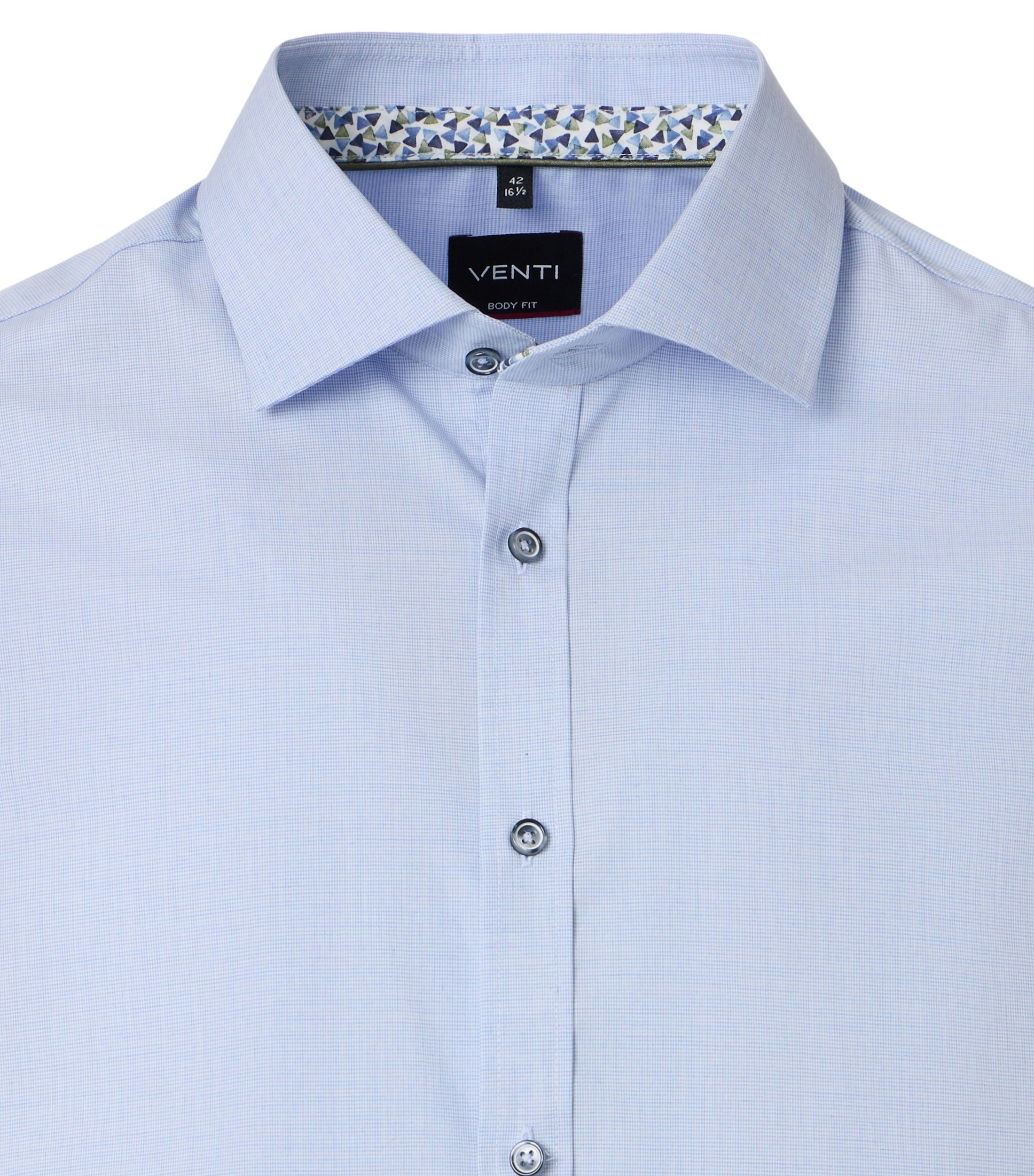 Ein Businesshemd im uni Muster in der Farbe 100 blau