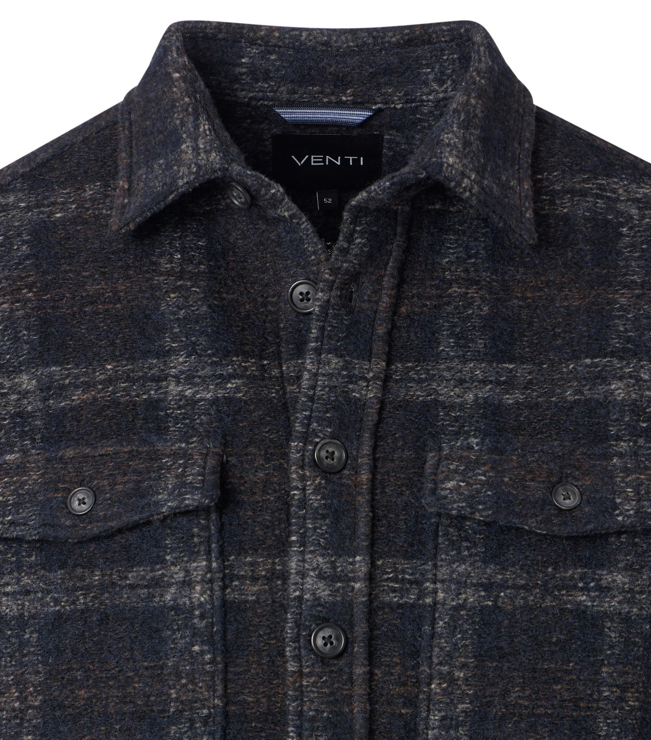 Ein Freizeithemd im uni Muster in der Farbe Blau