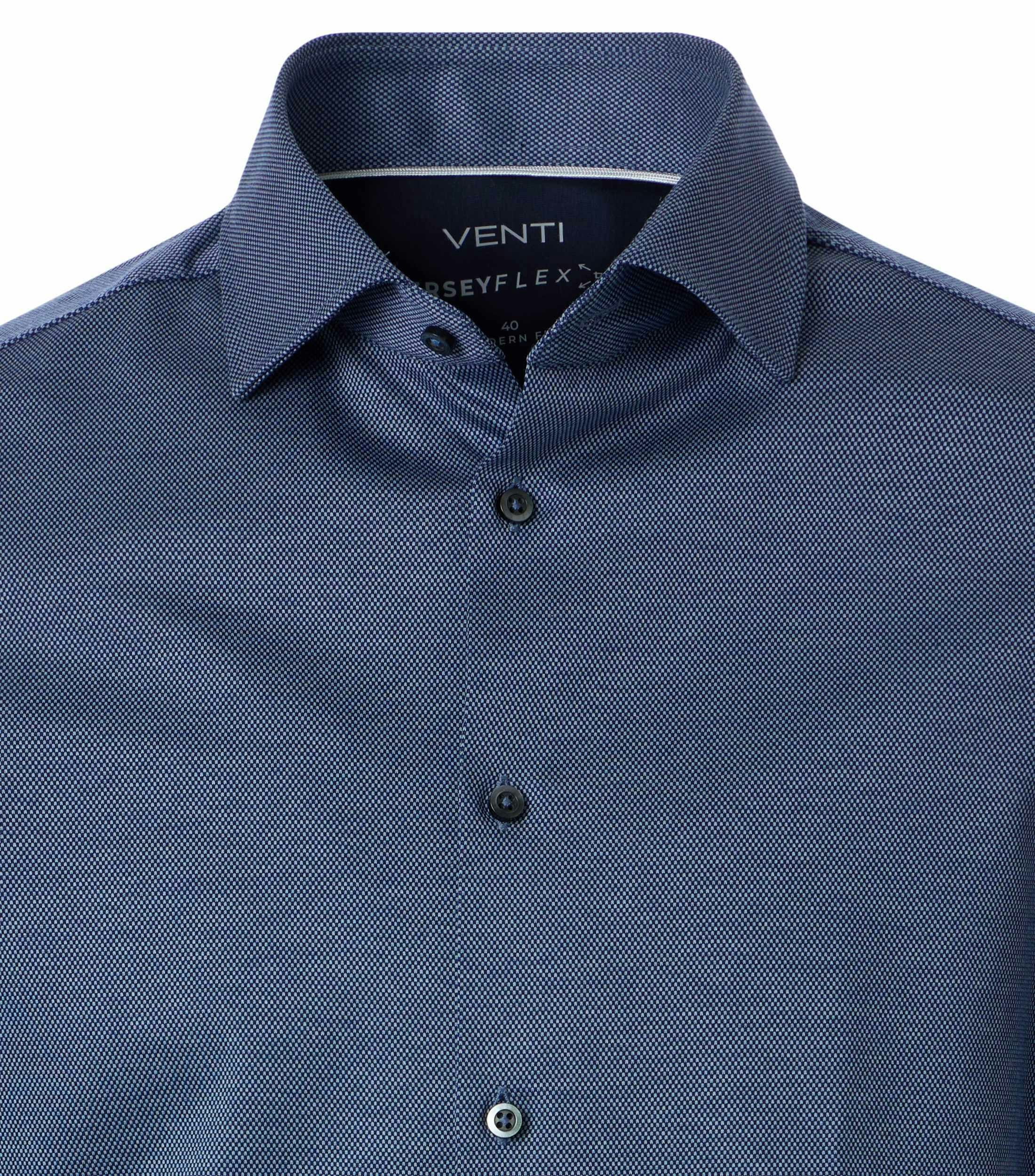 Ein Businesshemd im kariert Muster in der Farbe Dunkelblau