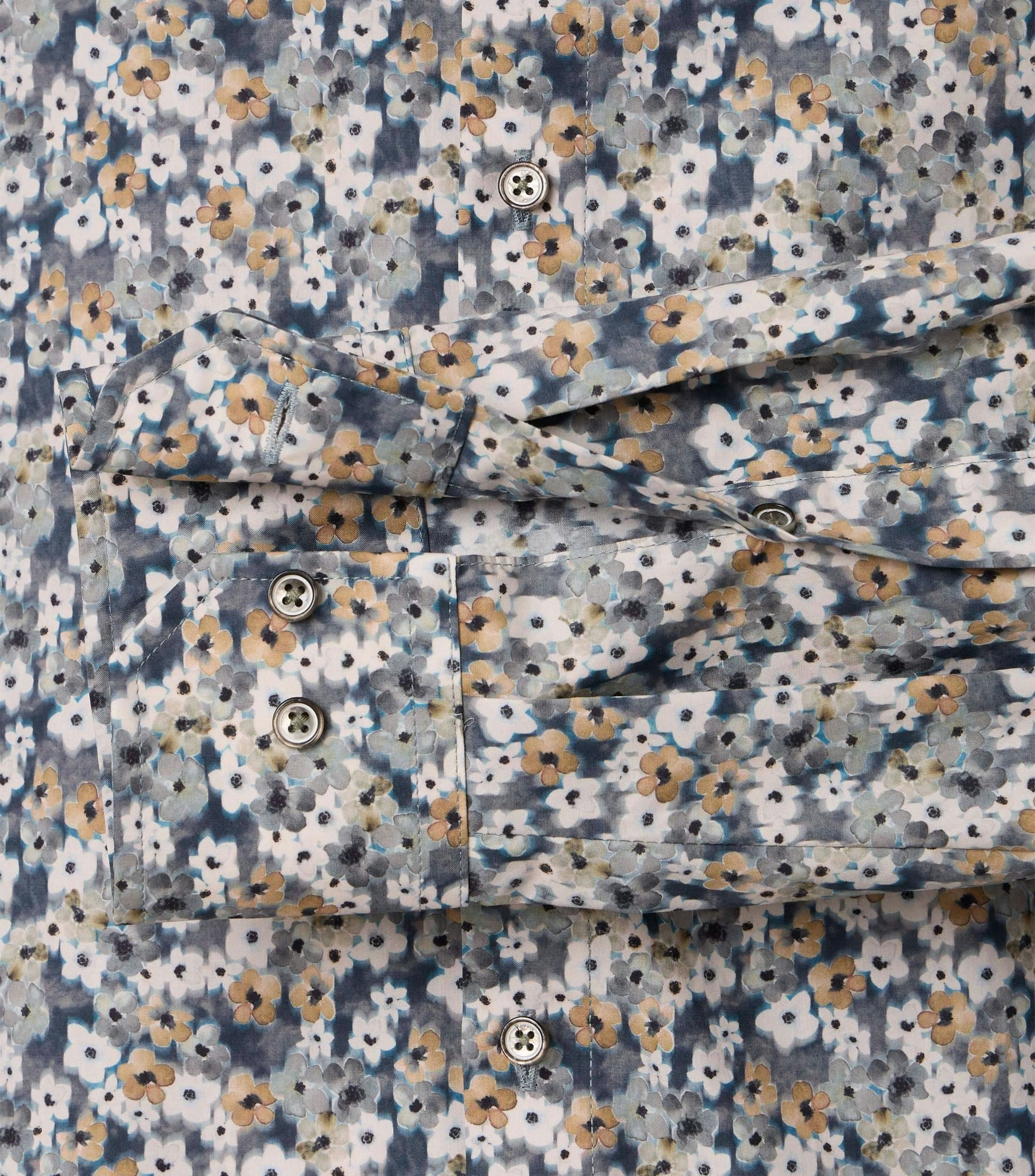 Ein Businesshemd im uni Muster in der Farbe Blau