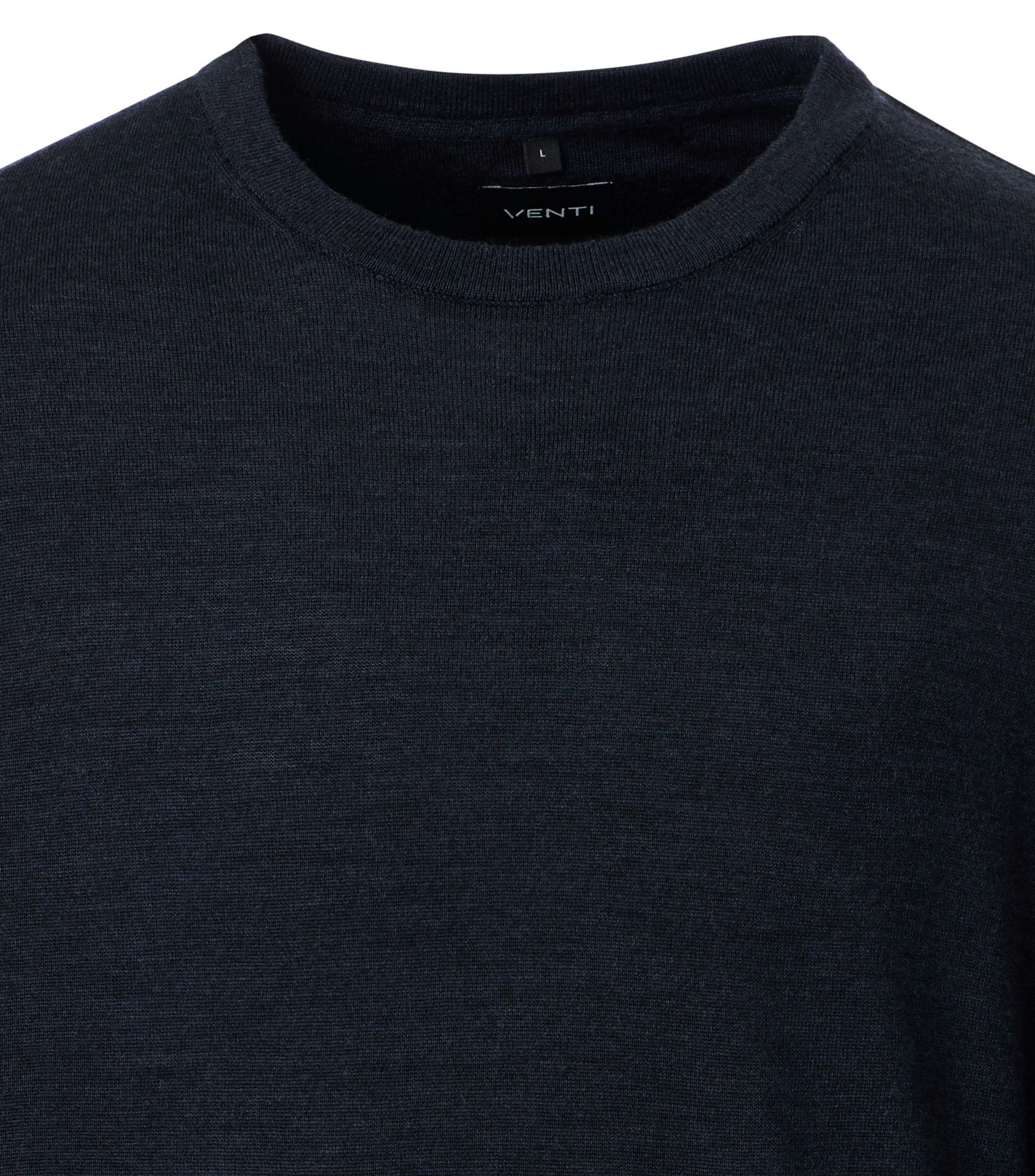 Ein Pullover im uni Muster in der Farbe Dunkelblau