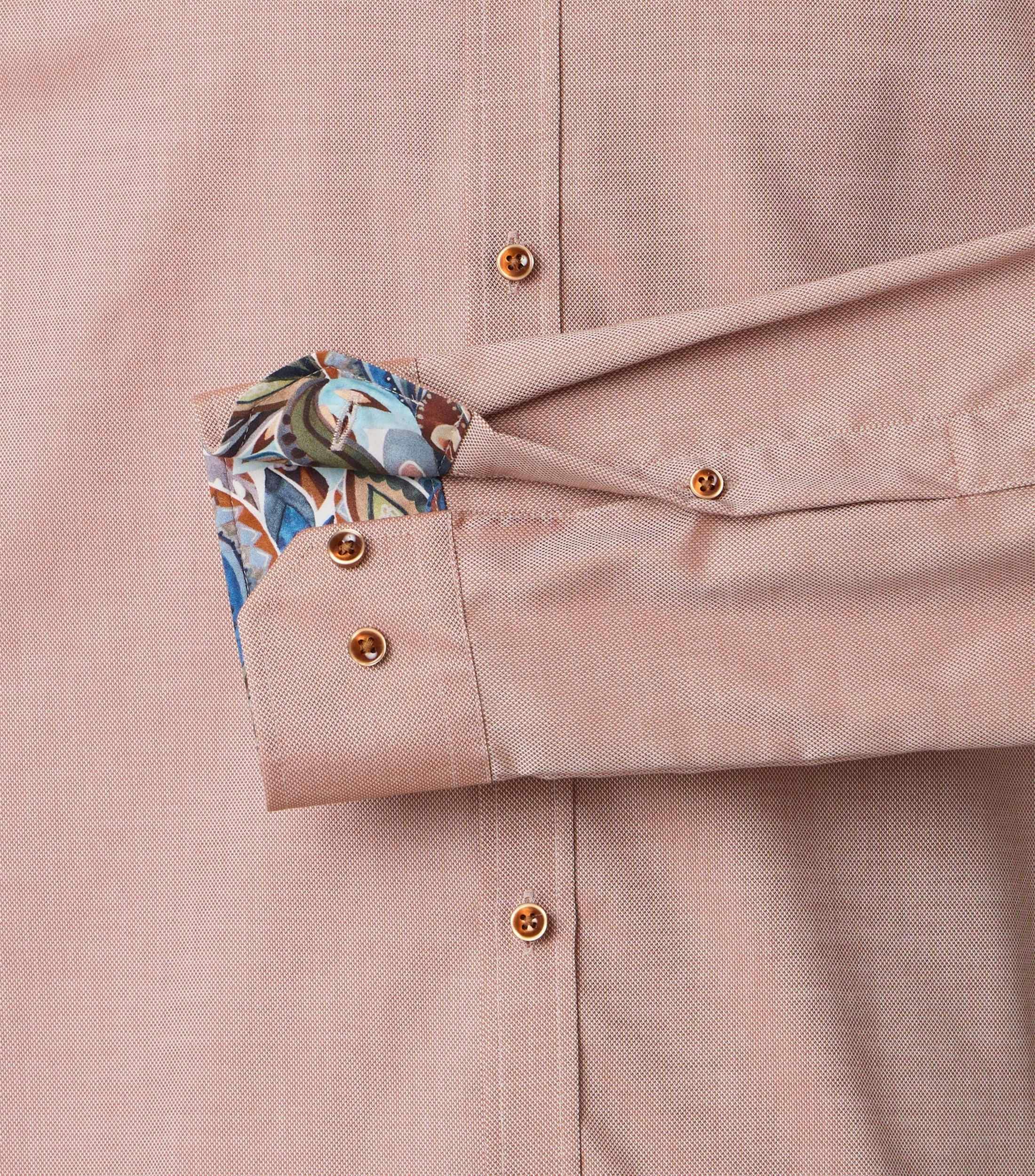 Ein Businesshemd im uni Muster in der Farbe Orange