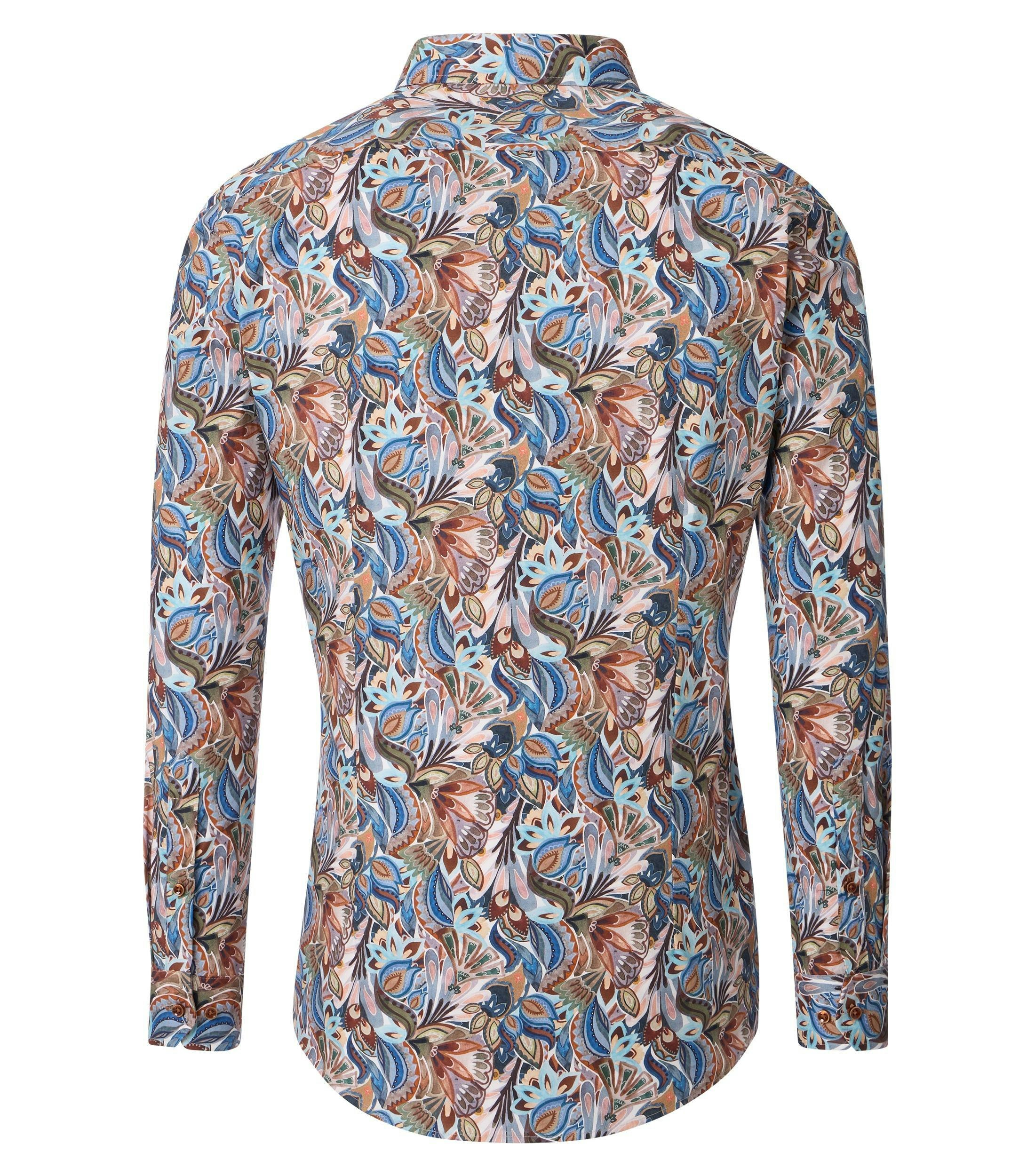 Das Model trägt ein Businesshemd im Print Muster in der Farbe Orange