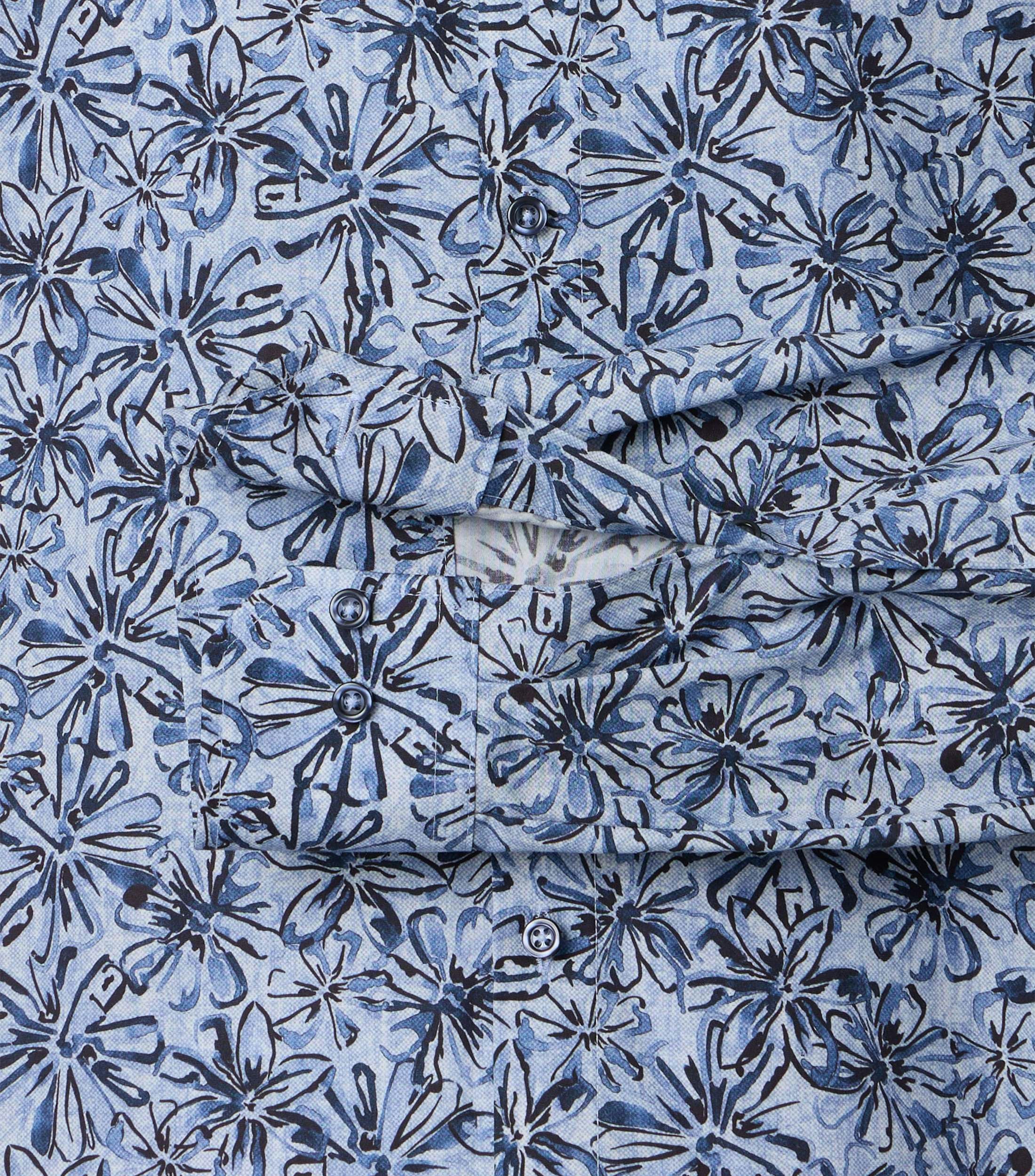 Ein Businesshemd im Print Muster in der Farbe Blau