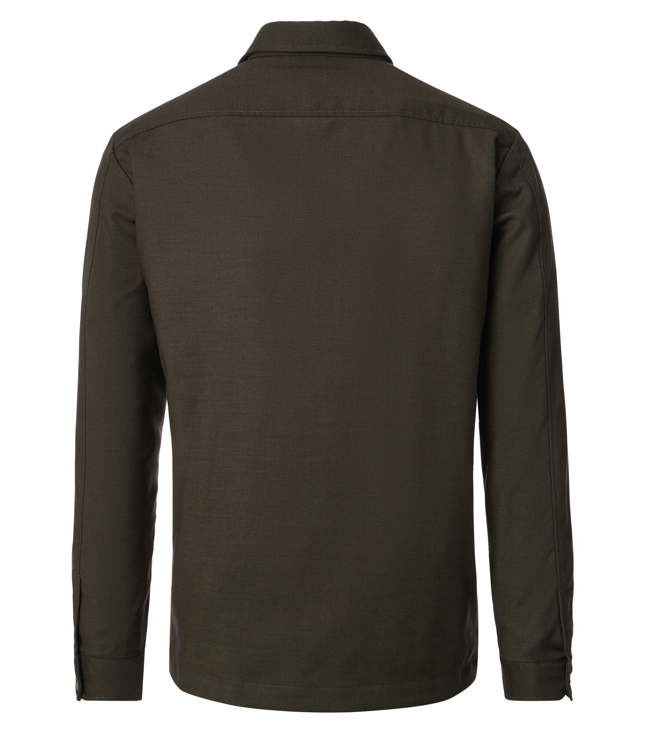 Ein Freizeithemd im uni Muster in der Farbe DunkelgrÃ¼n