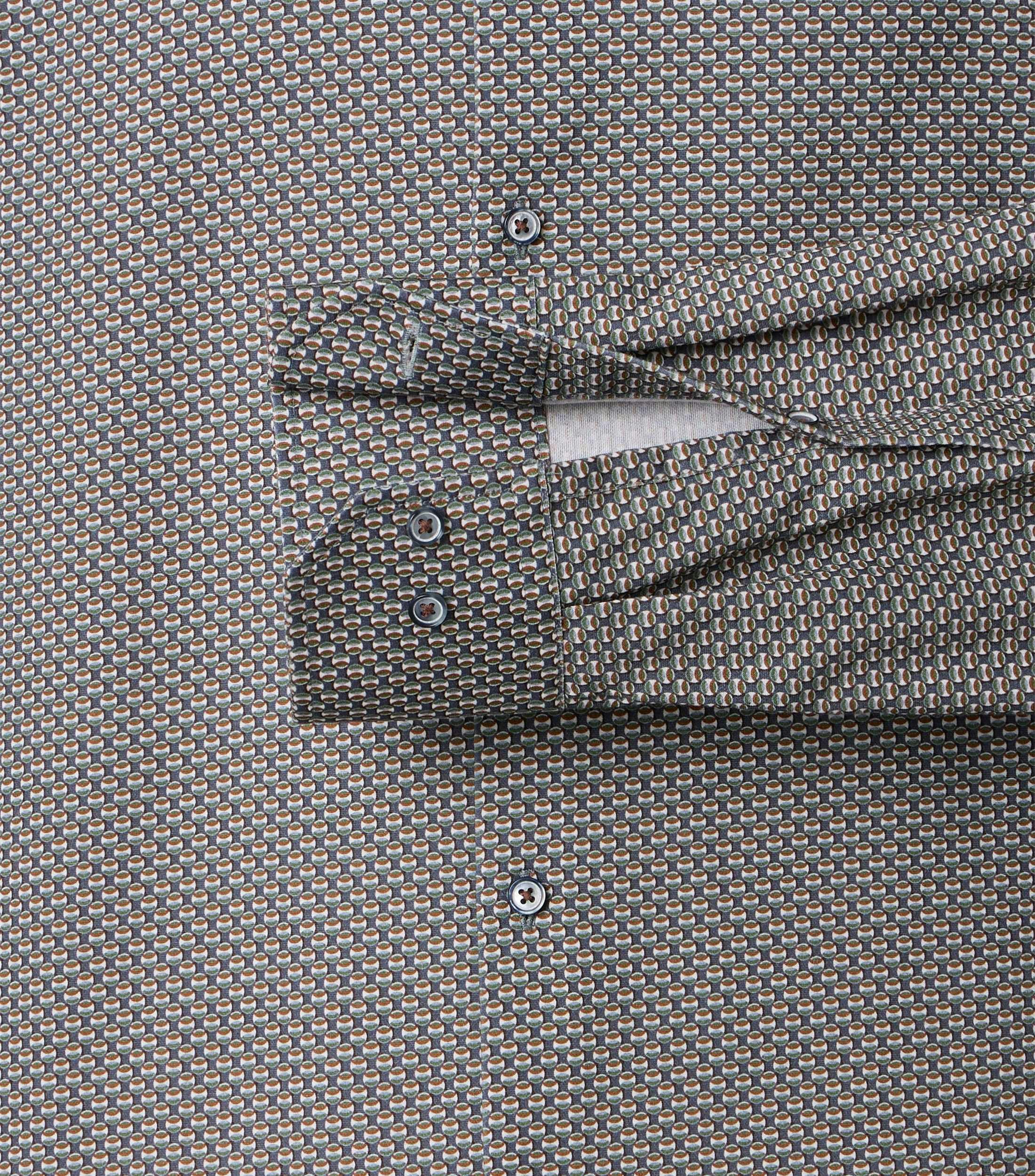 Ein Businesshemd im Print Muster in der Farbe Orange