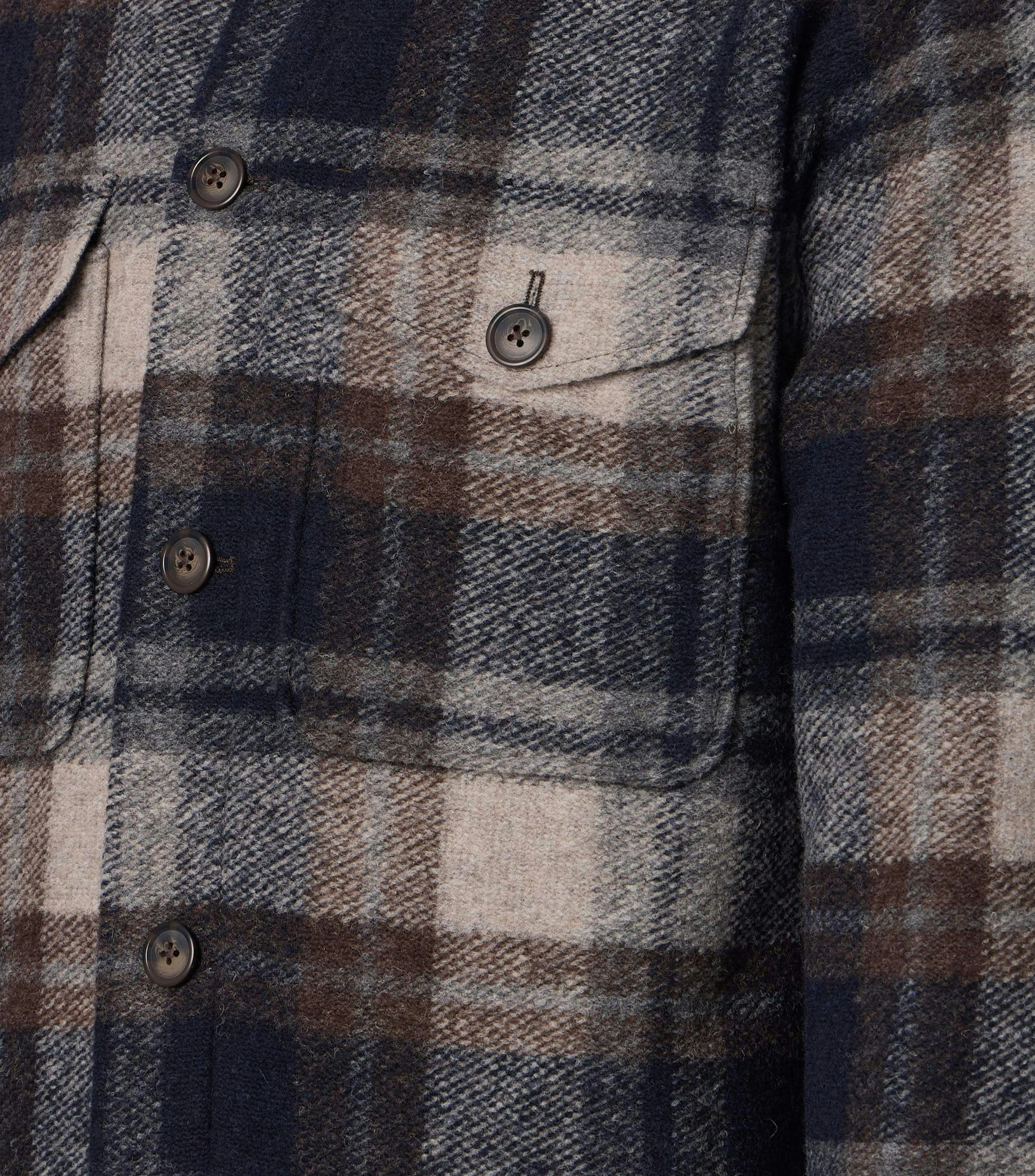 Ein Businesshemd im uni Muster in der Farbe Blau