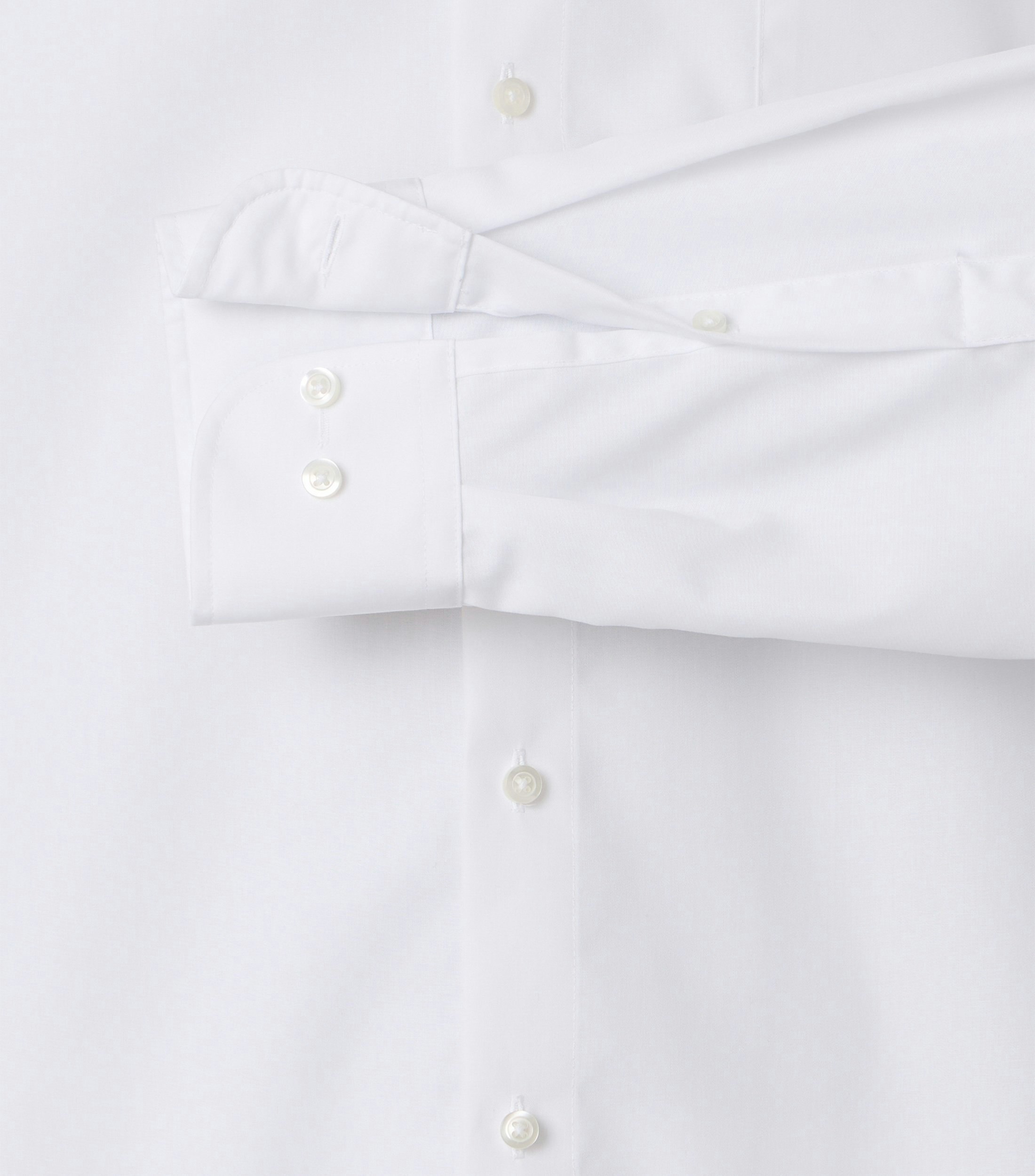 Ein Businesshemd im uni Muster in der Farbe Weiß