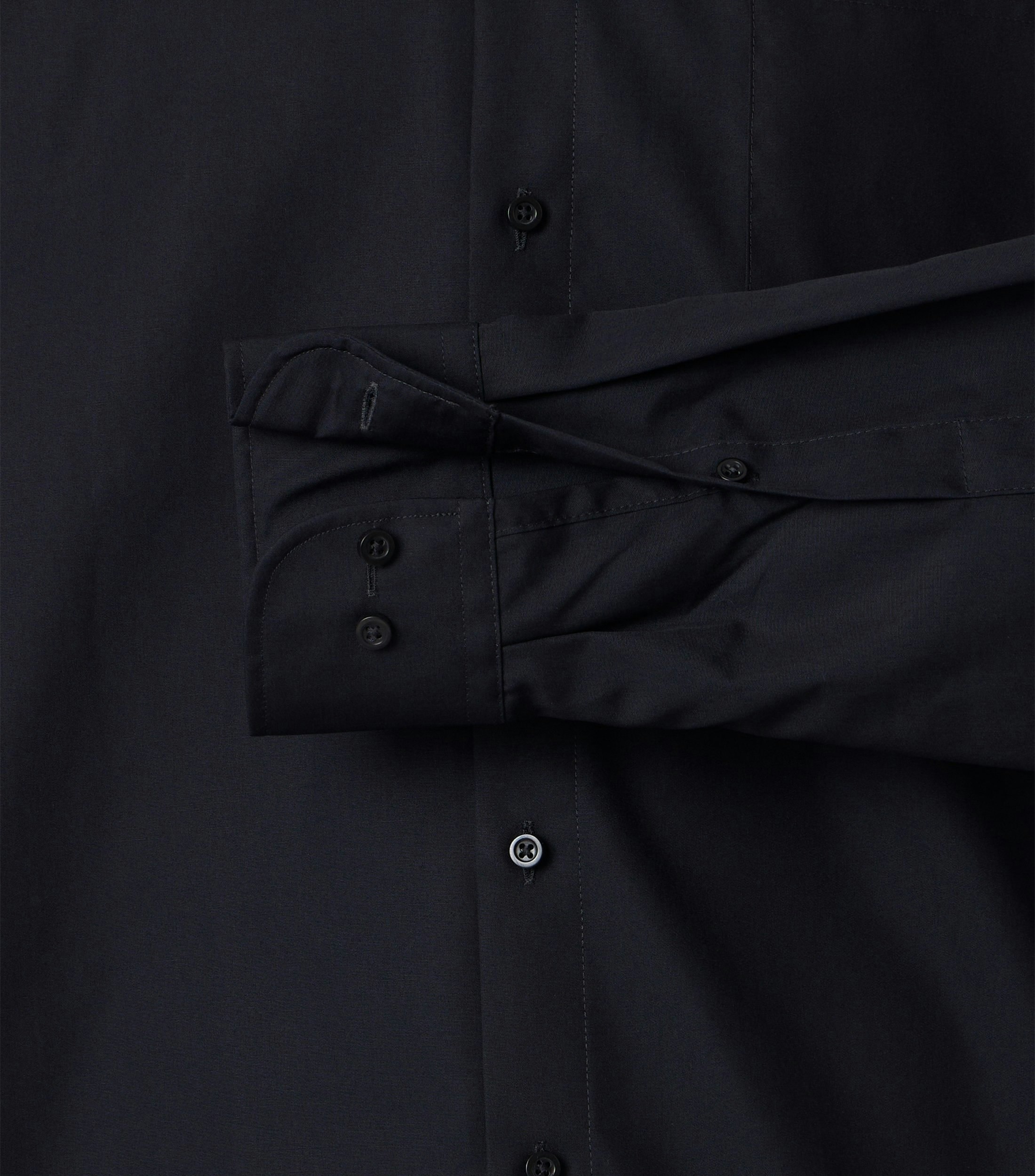 Ein Businesshemd im uni Muster in der Farbe Schwarz