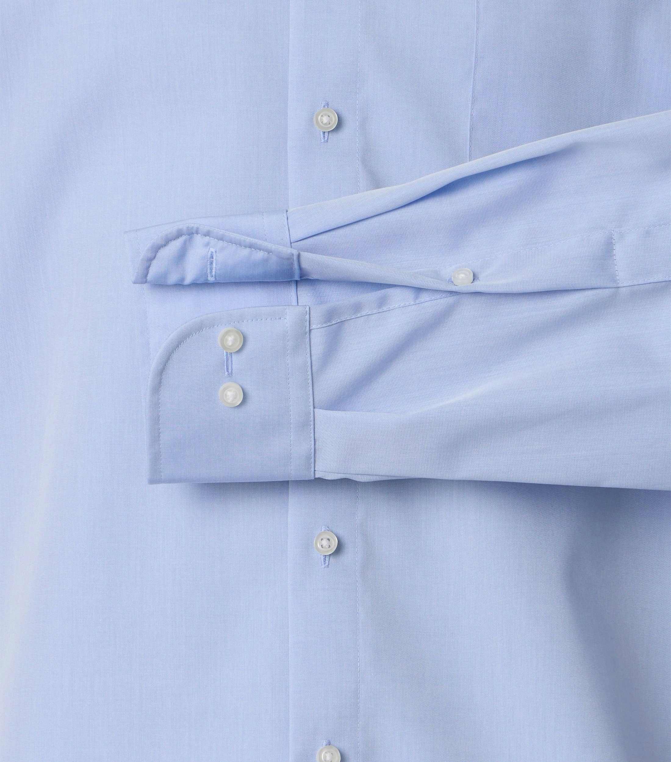 Ein Businesshemd im uni Muster in der Farbe Blau