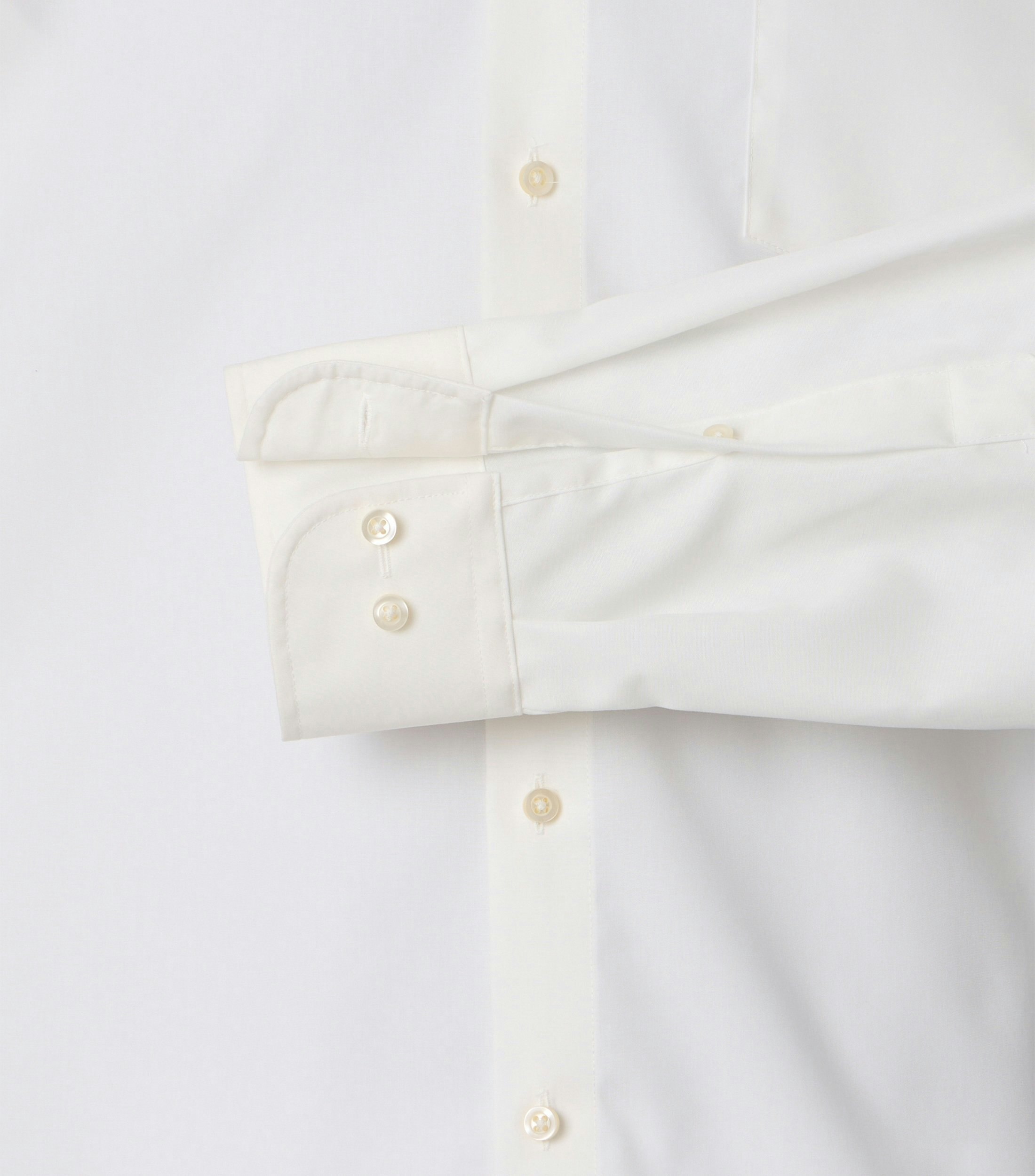 Ein Businesshemd im uni Muster in der Farbe Weißbeige