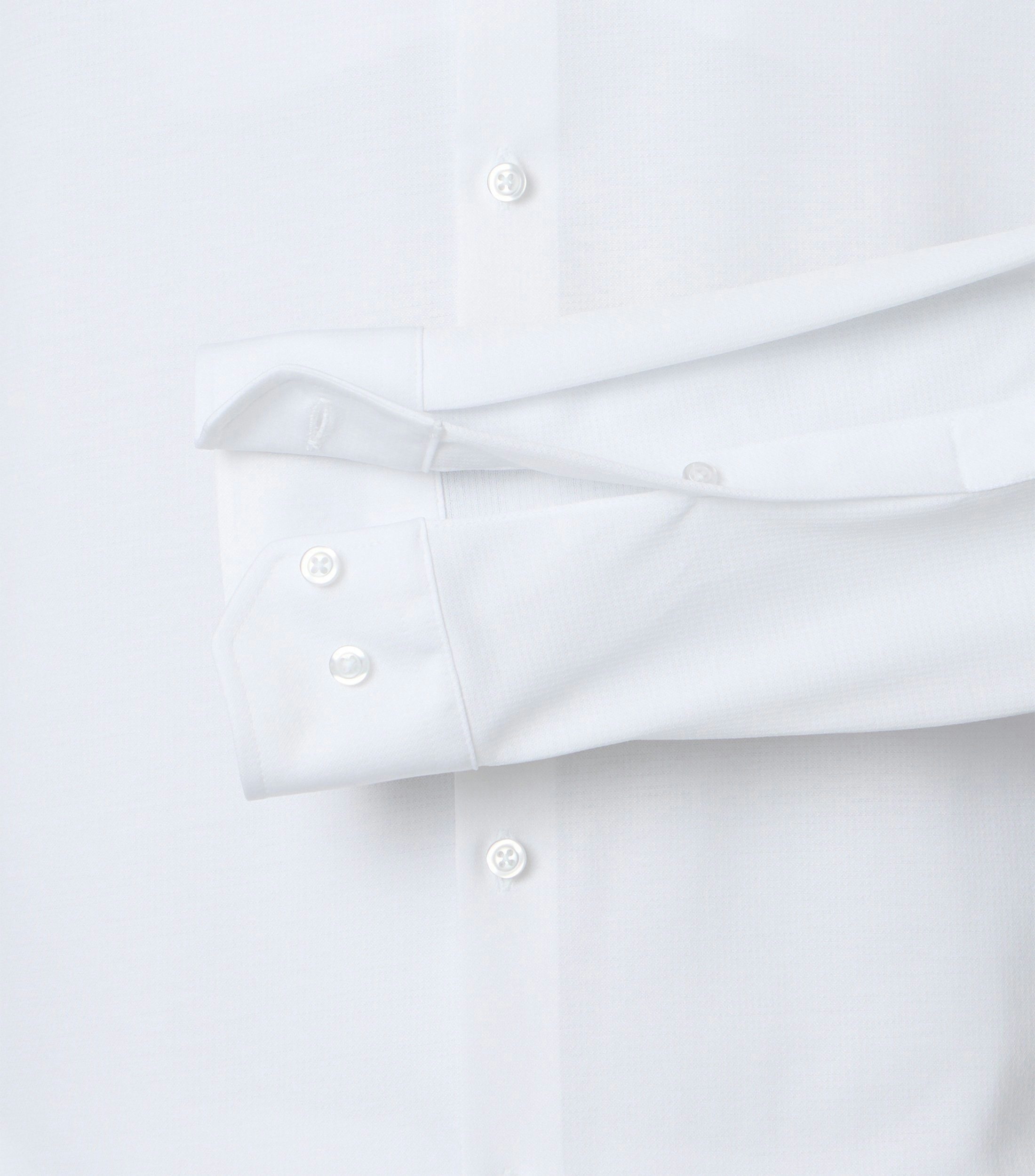 Ein Businesshemd im uni Muster in der Farbe Weiß