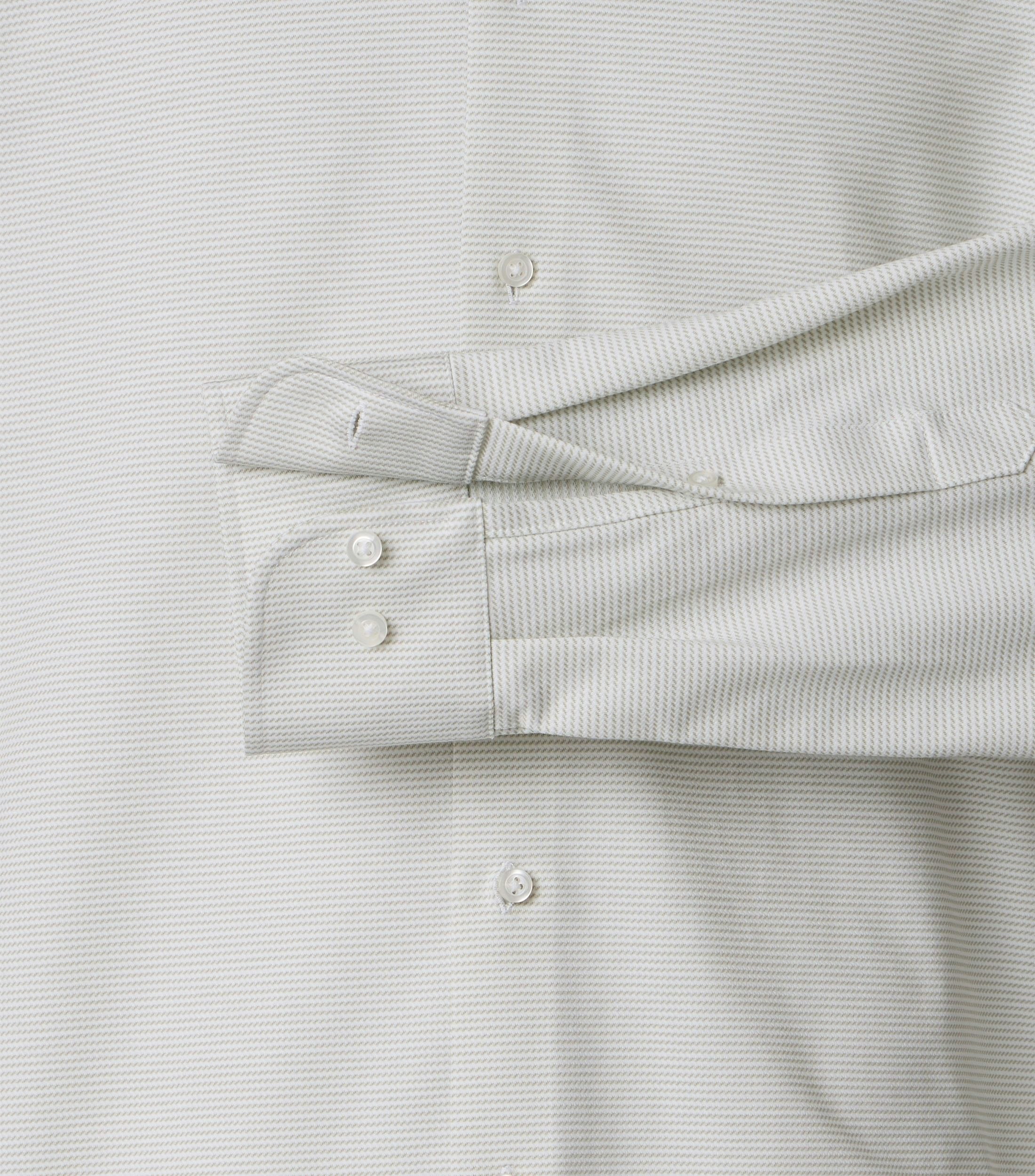 Ein Businesshemd im gestreift Muster in der Farbe Grün