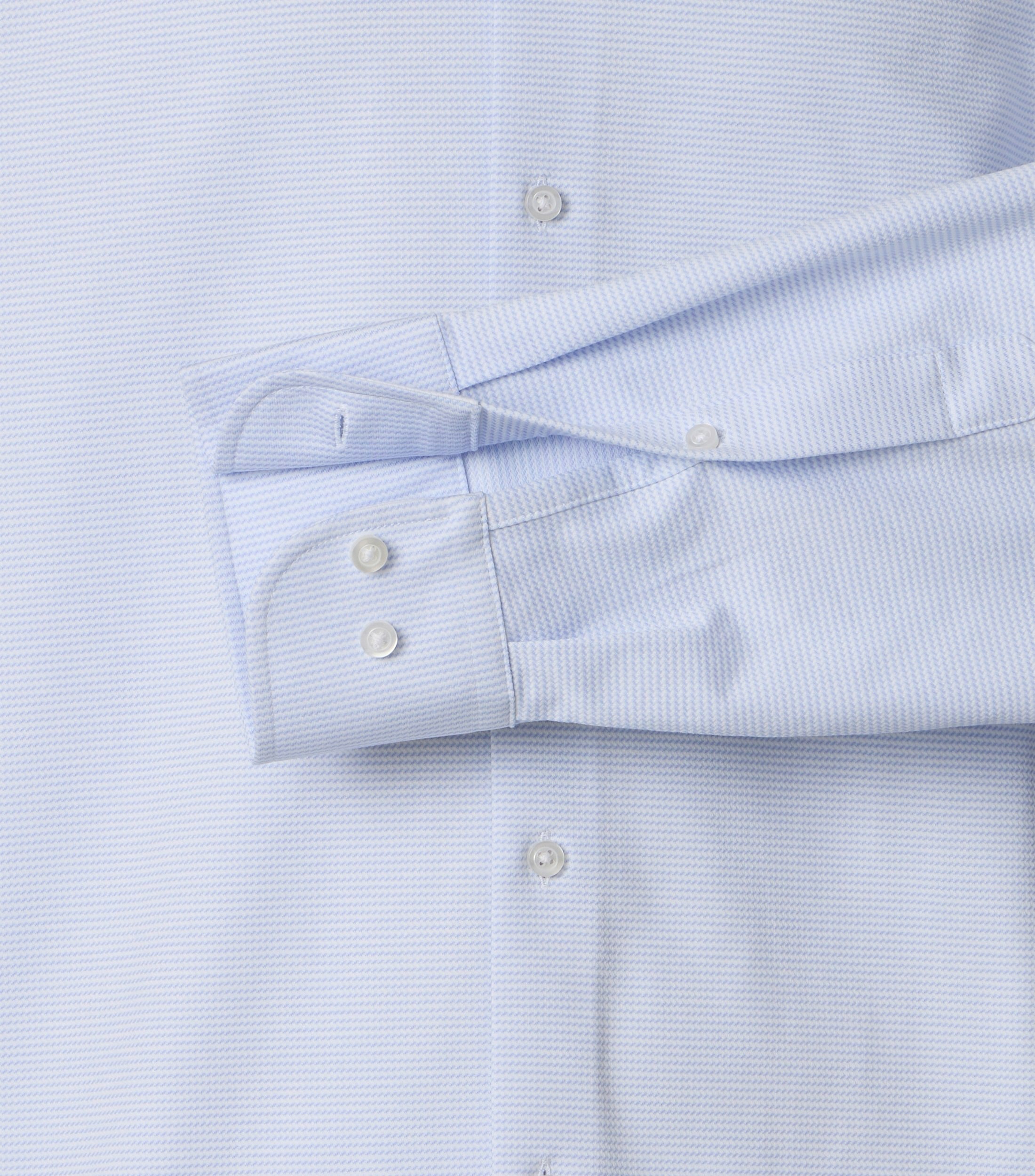 Ein Businesshemd im gestreift Muster in der Farbe Blau