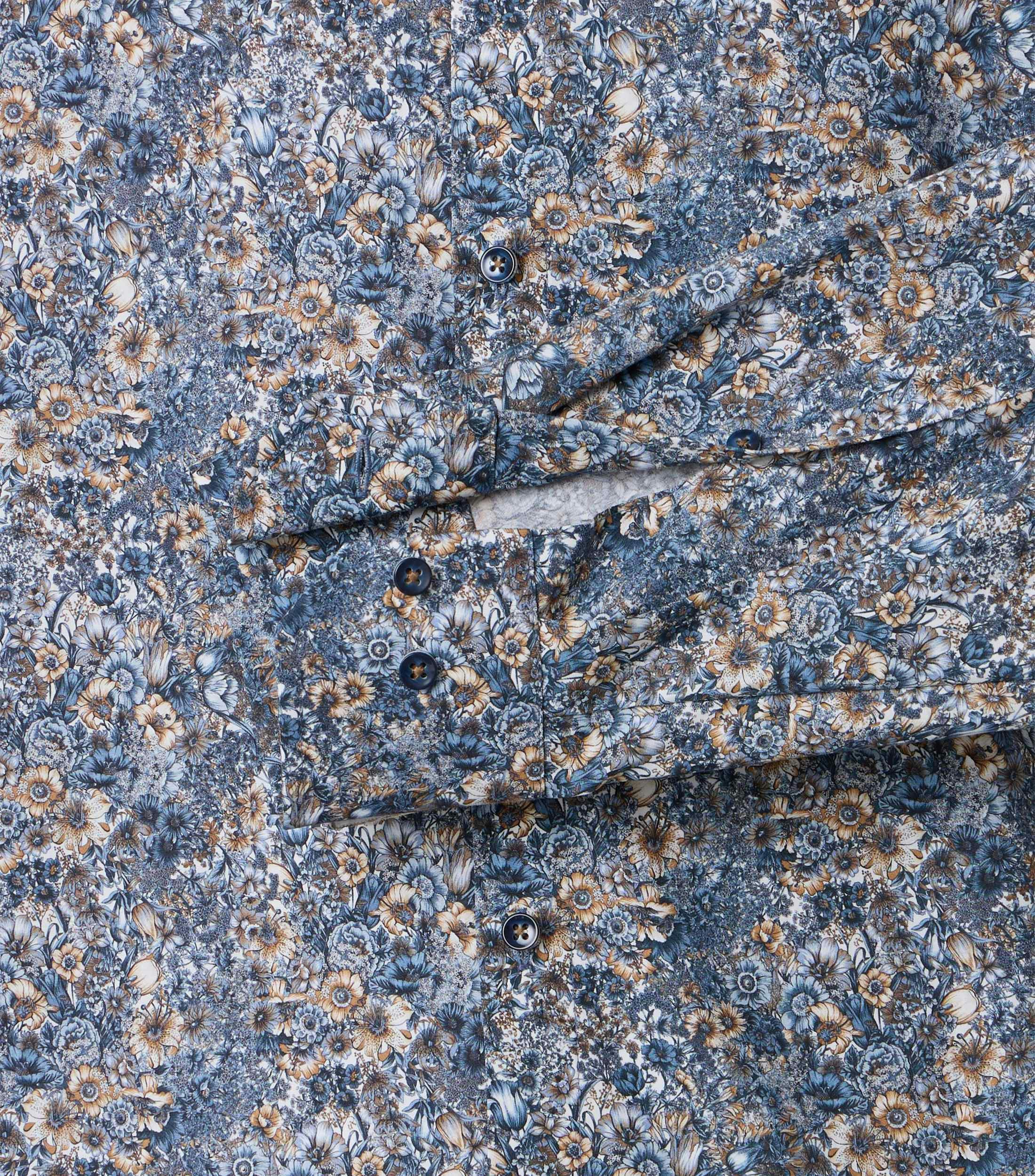 Ein Businesshemd im Print Muster in der Farbe Blau