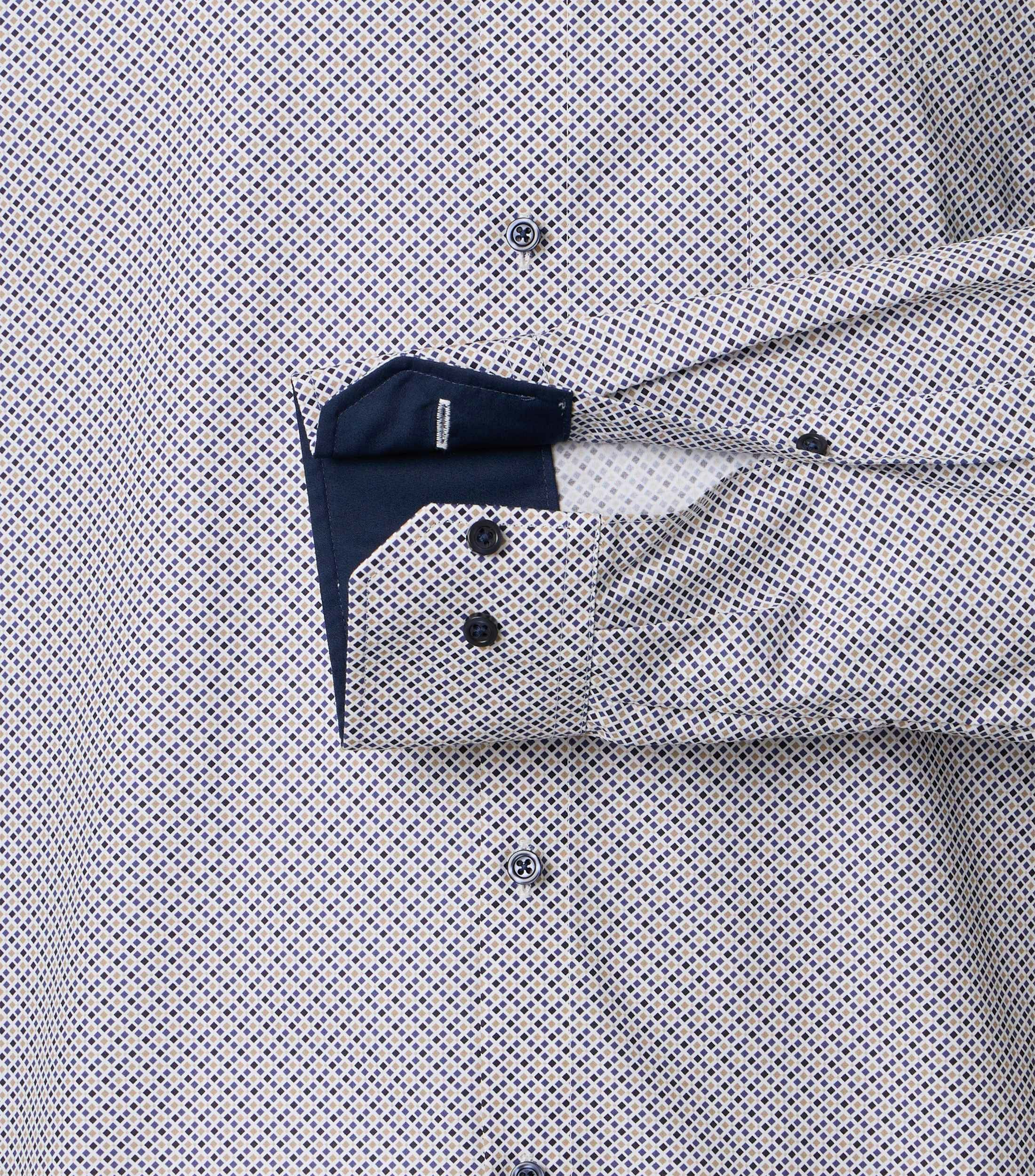 Ein Businesshemd im Print Muster in der Farbe Blau