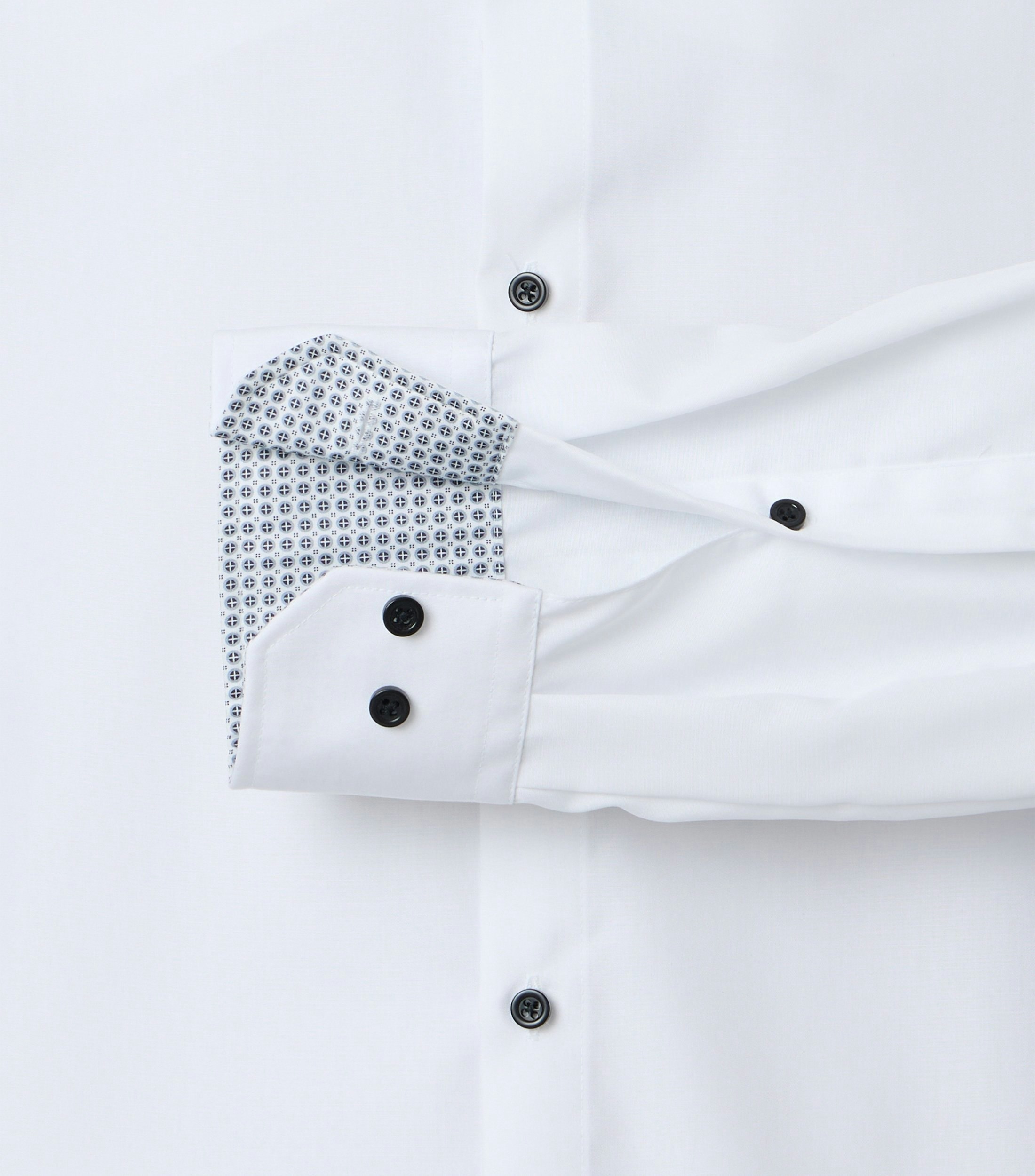 Ein Businesshemd im uni Muster in der Farbe Schneeweiß