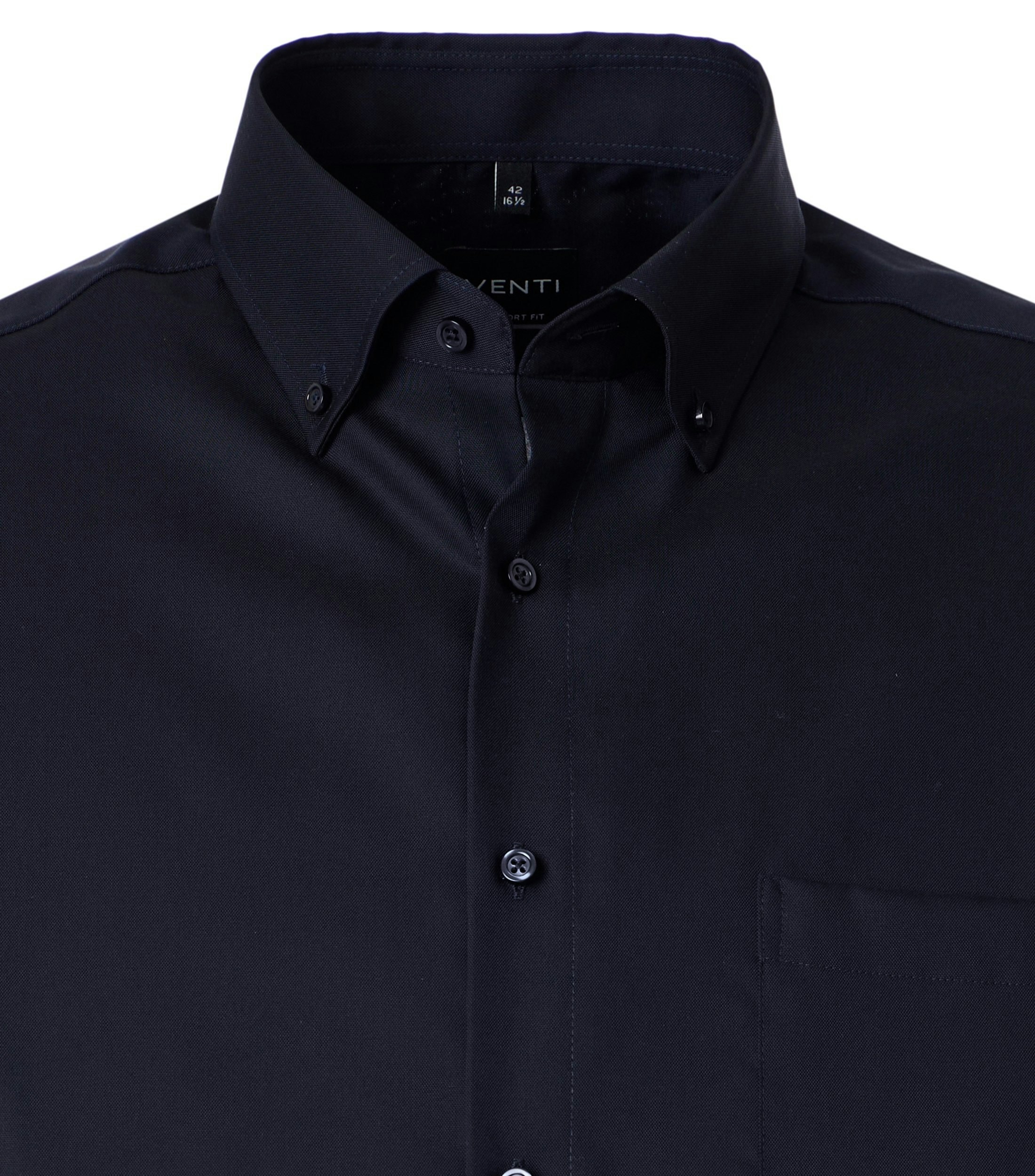 Ein Businesshemd im uni Muster in der Farbe blau