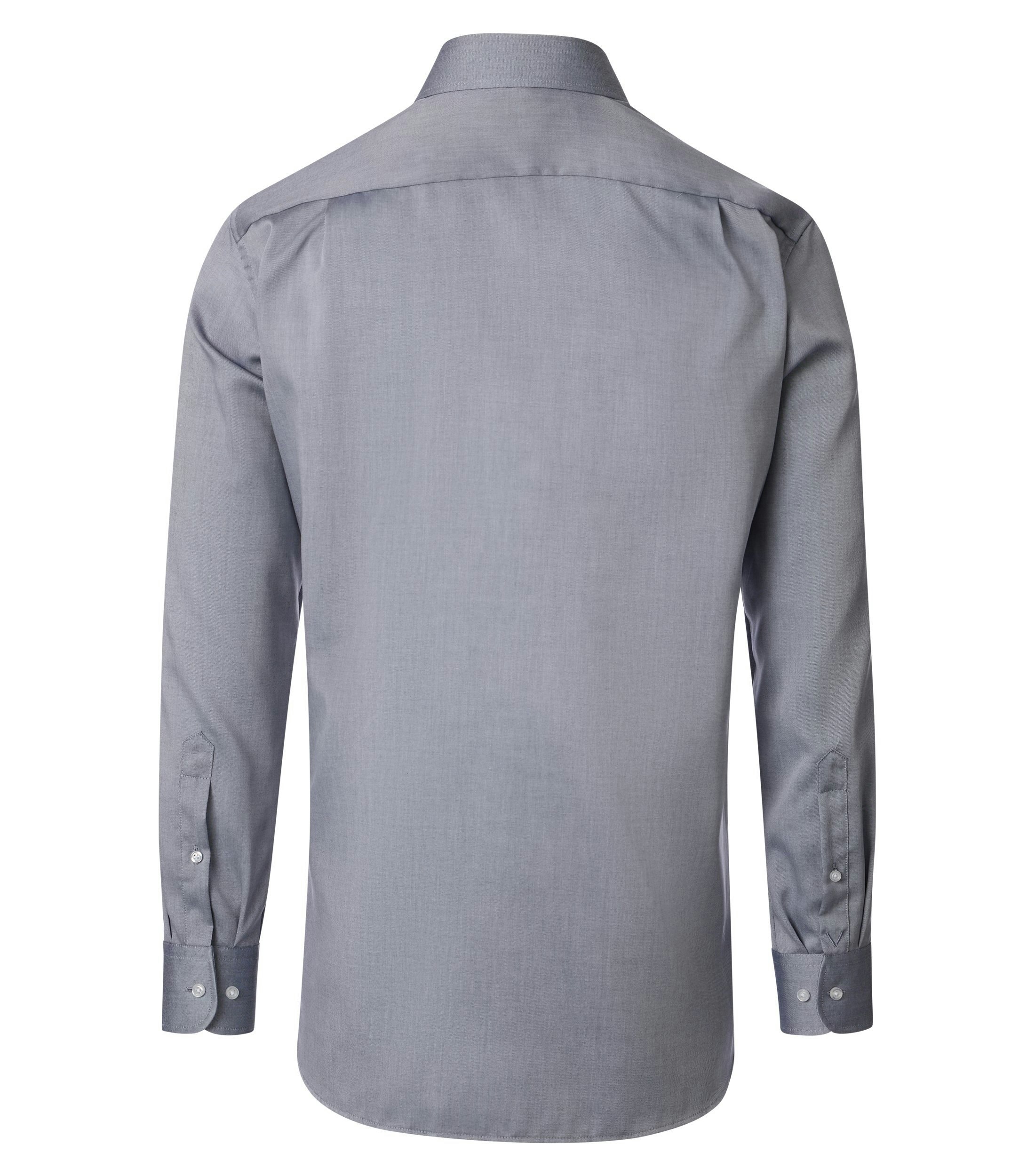 Ein Businesshemd im uni Muster in der Farbe blau