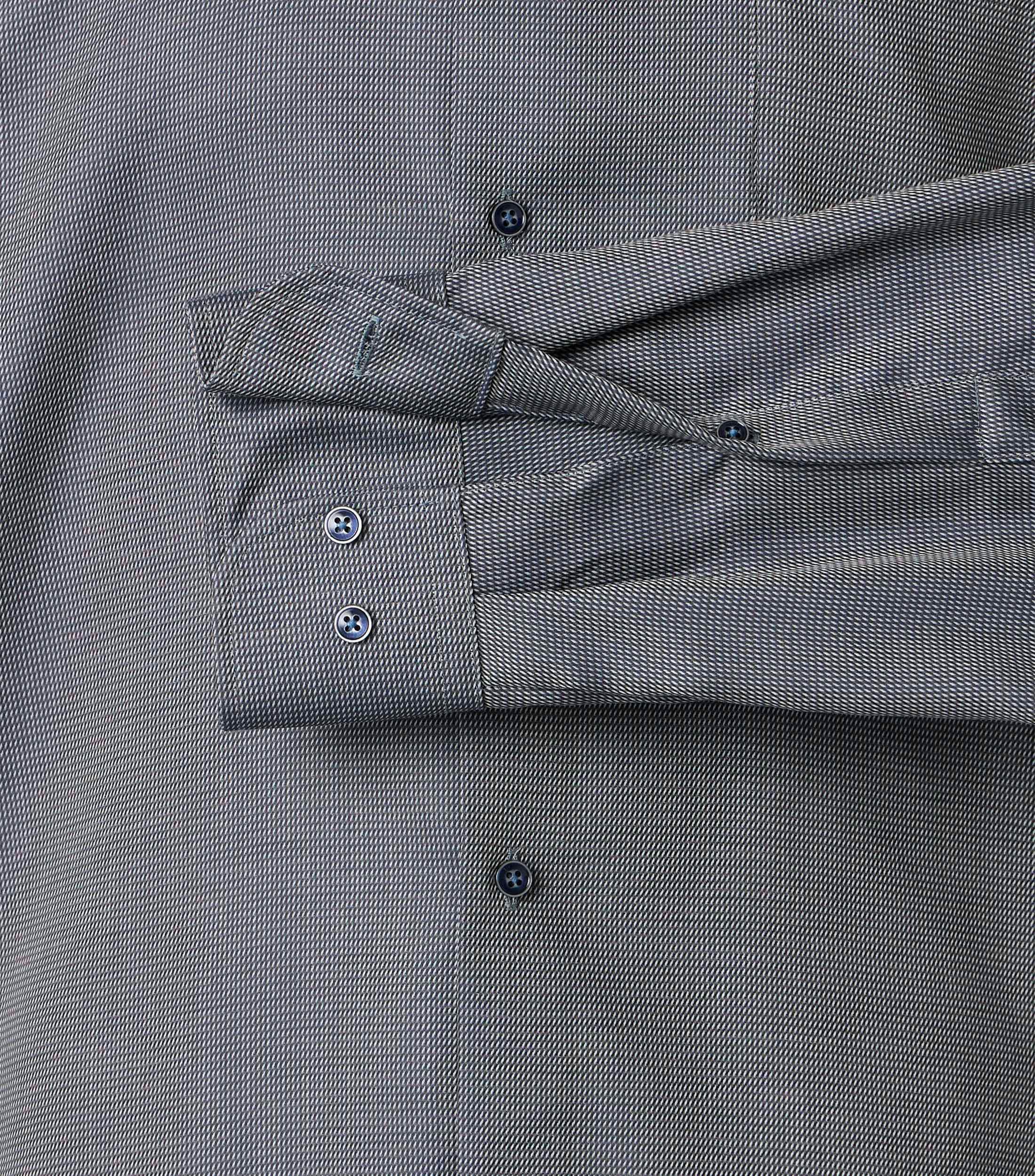 Ein Businesshemd im uni Muster in der Farbe grün