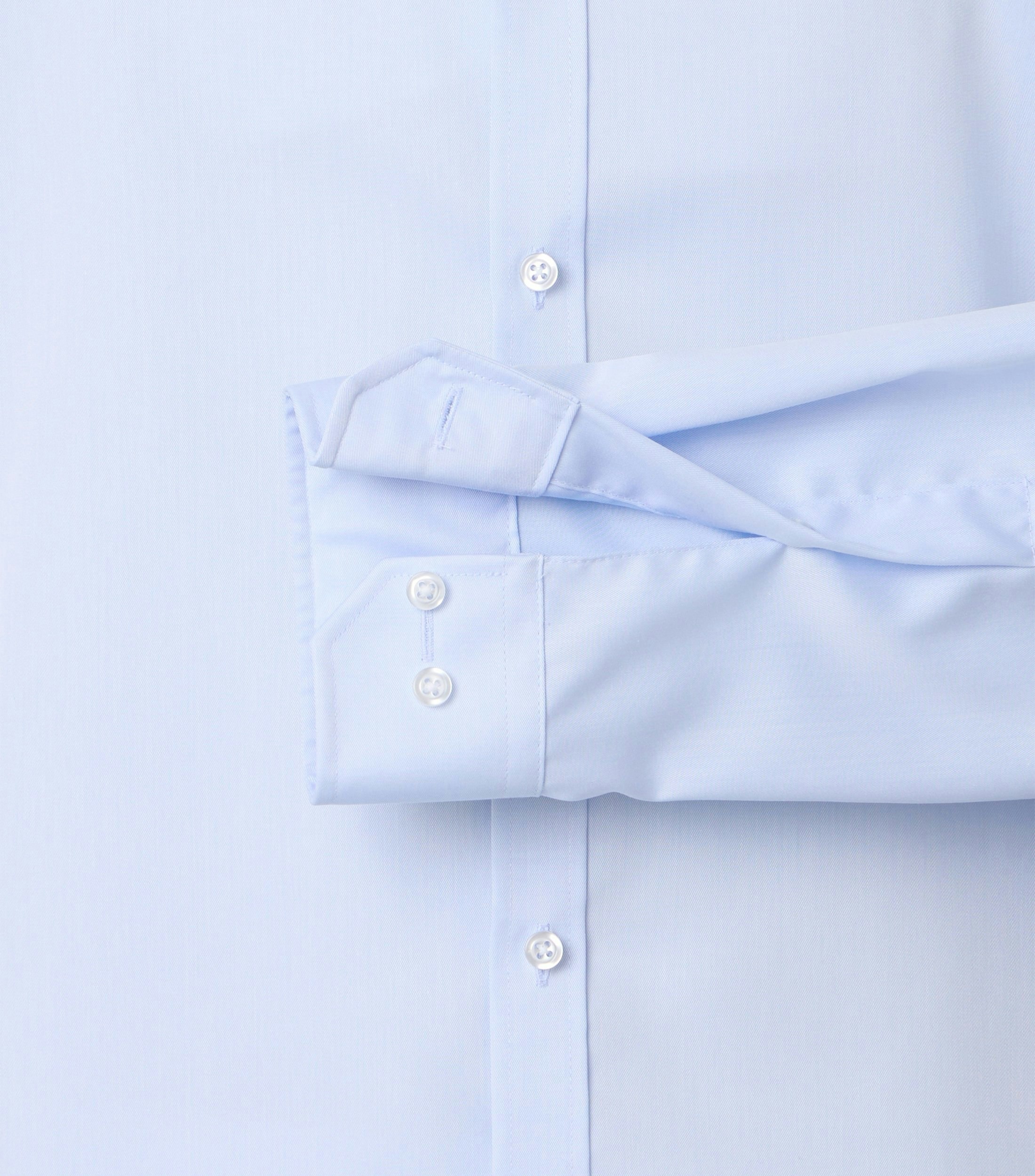 Ein Businesshemd im uni Muster in der Farbe Hellblau