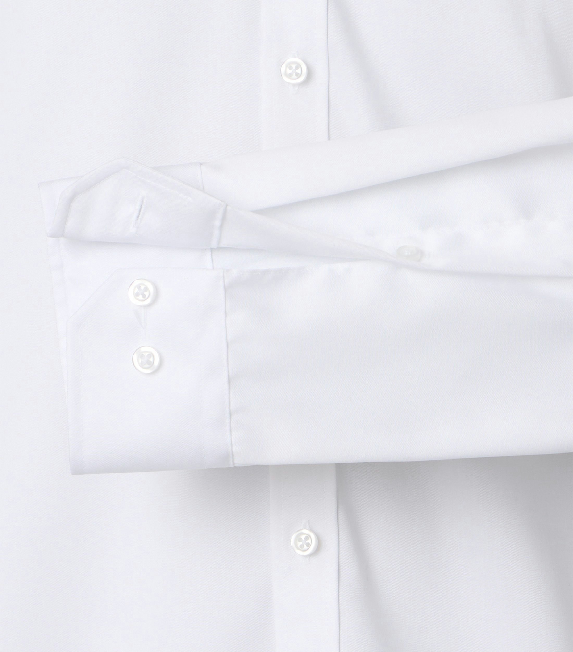 Ein Businesshemd im uni Muster in der Farbe Weiß