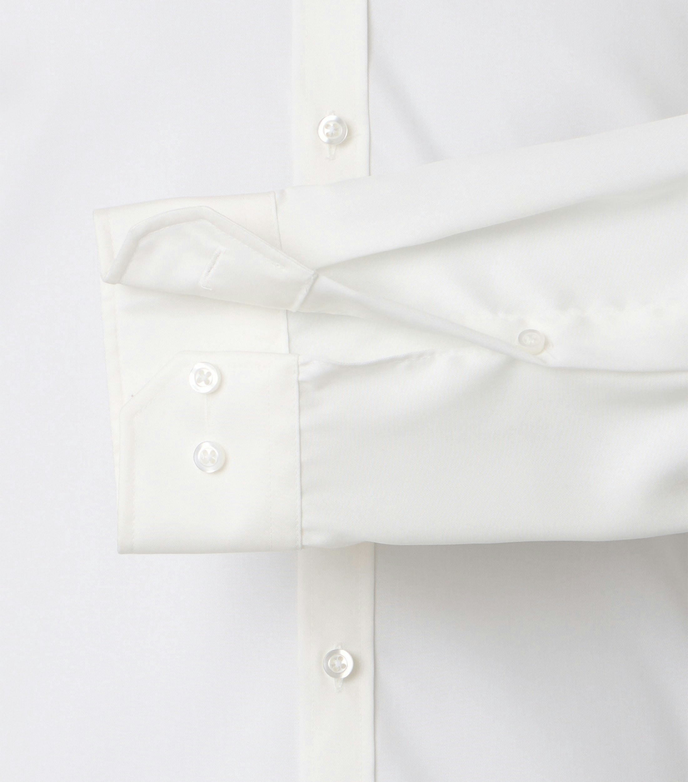 Ein Businesshemd im uni Muster in der Farbe Weißbeige