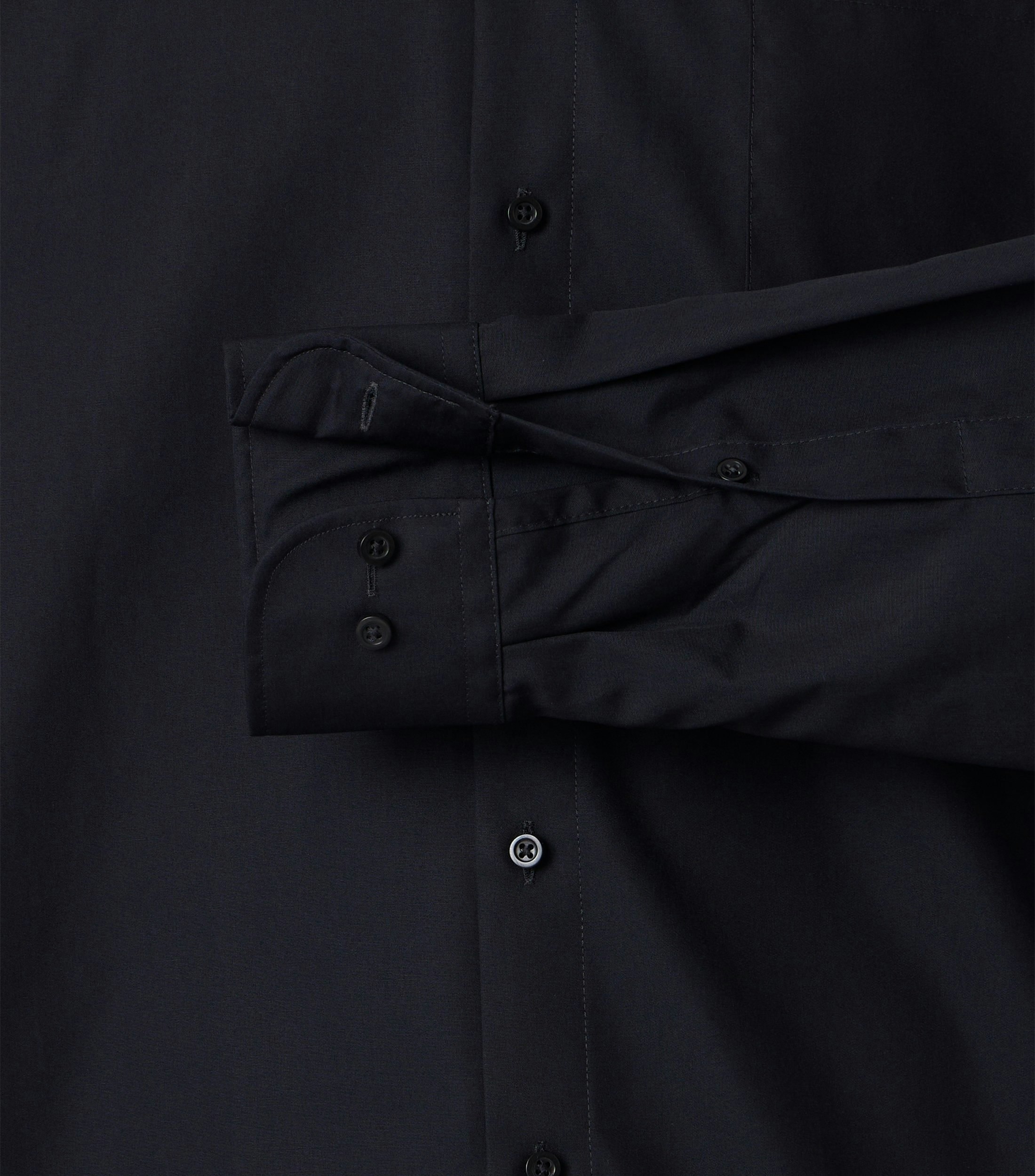 Ein Businesshemd im uni Muster in der Farbe Schwarz