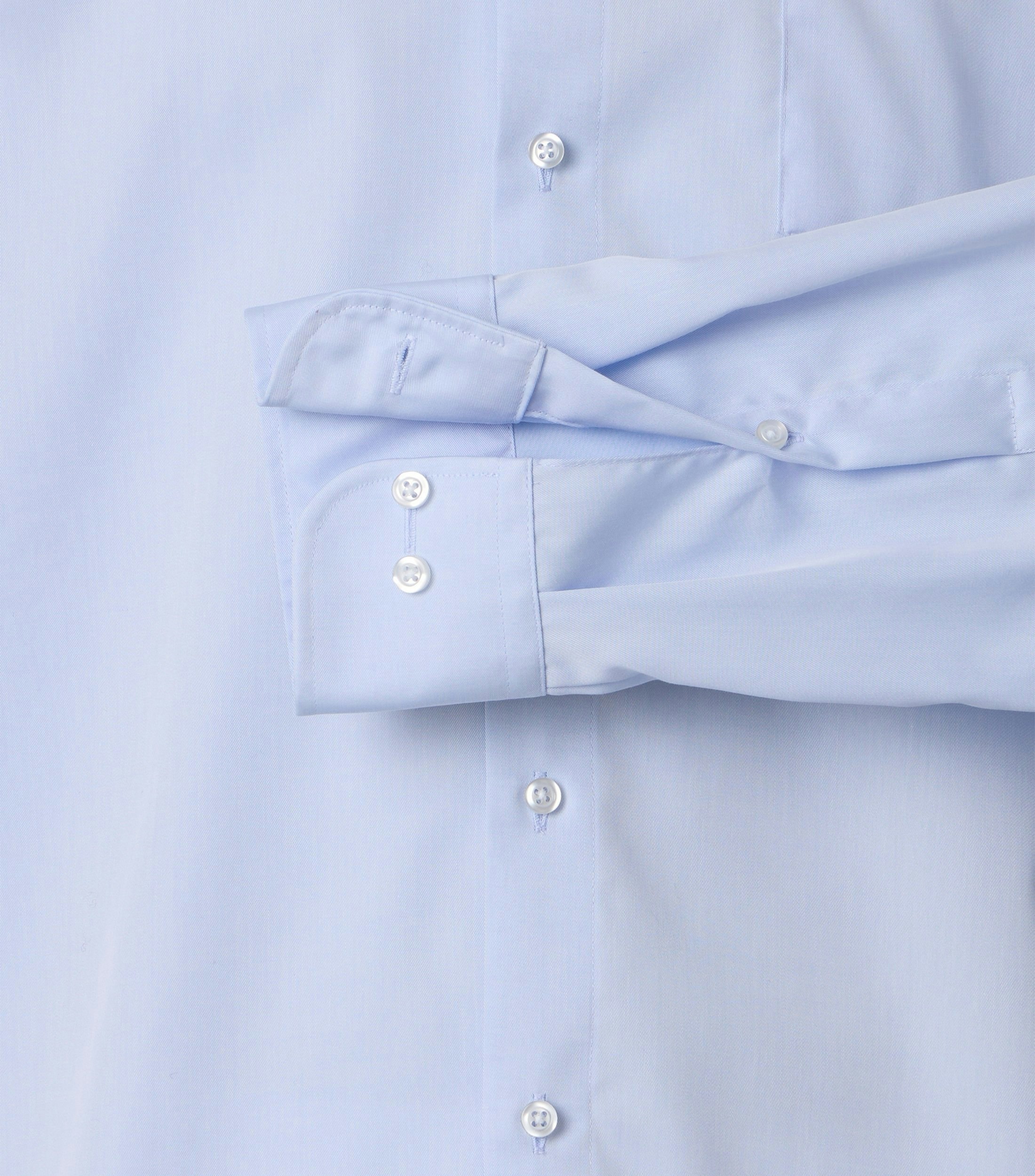Ein Businesshemd im uni Muster in der Farbe Hellblau