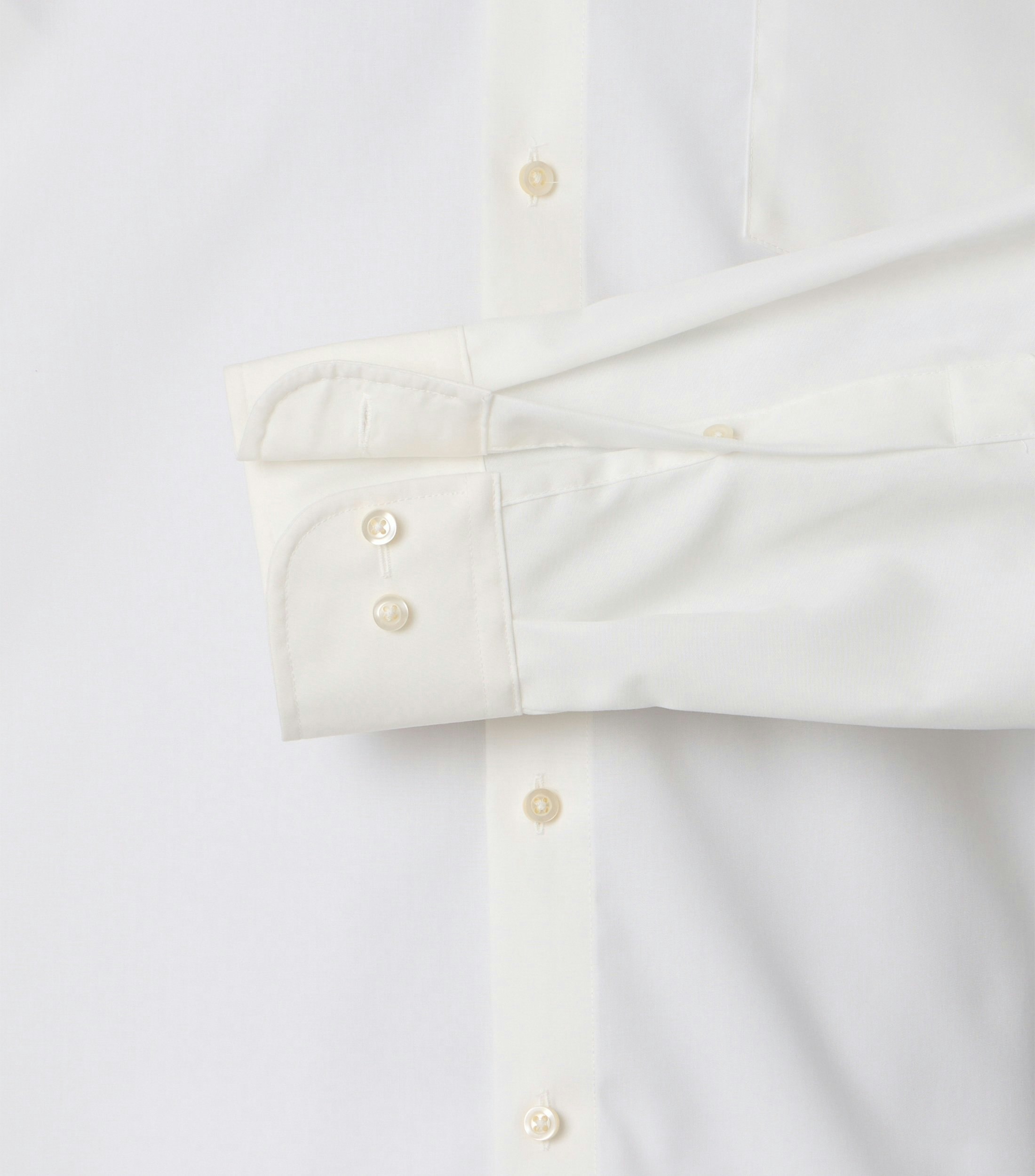 Ein Businesshemd im uni Muster in der Farbe Weißbeige