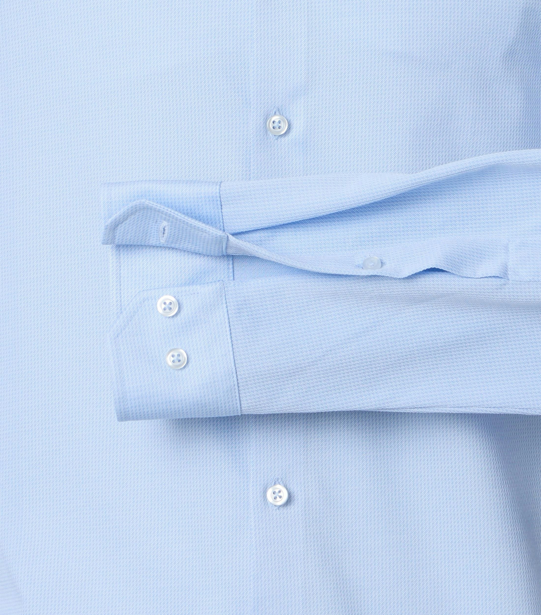 Ein Businesshemd im uni Muster in der Farbe Blau