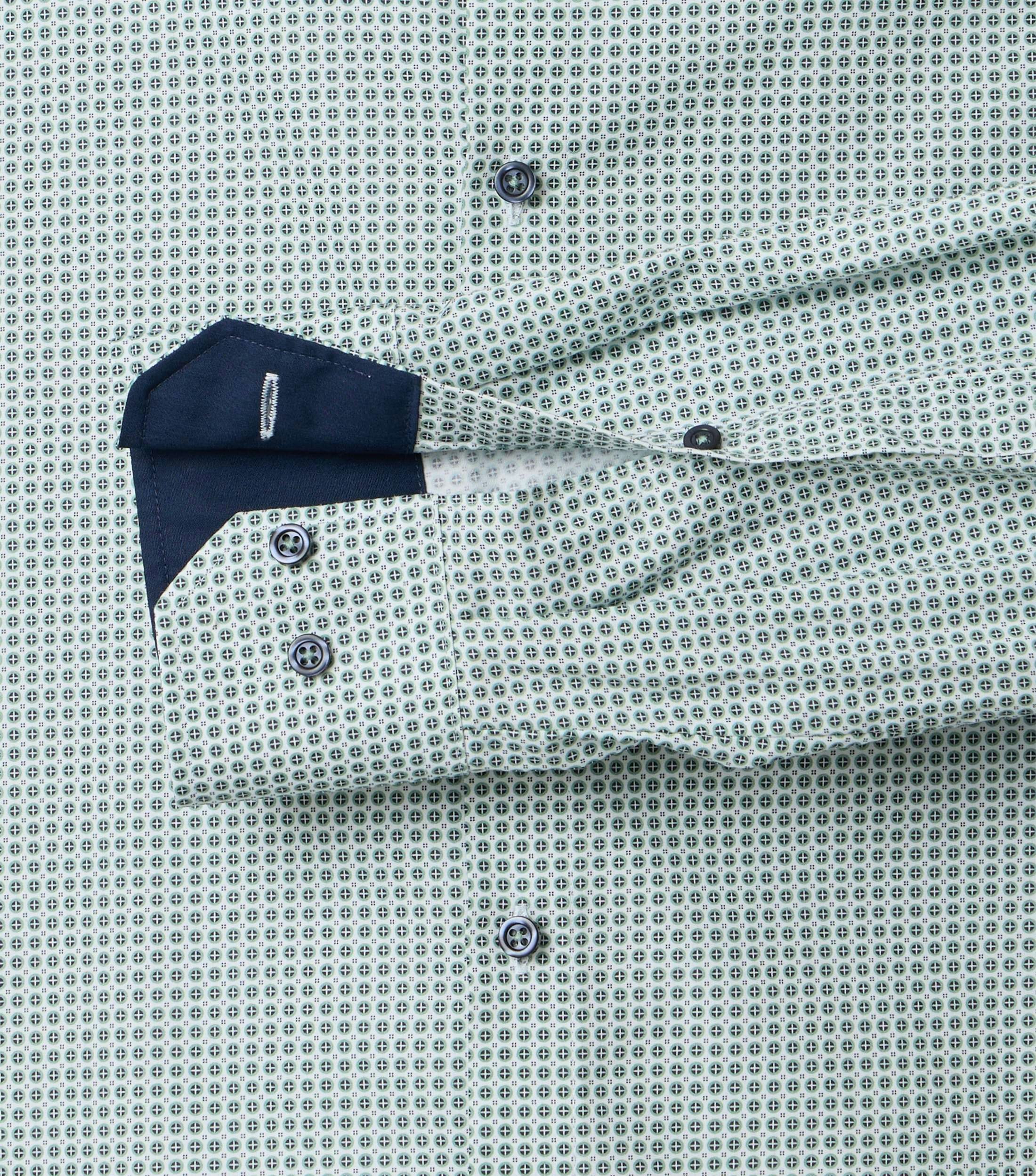 Ein Businesshemd im Print Muster in der Farbe Grün