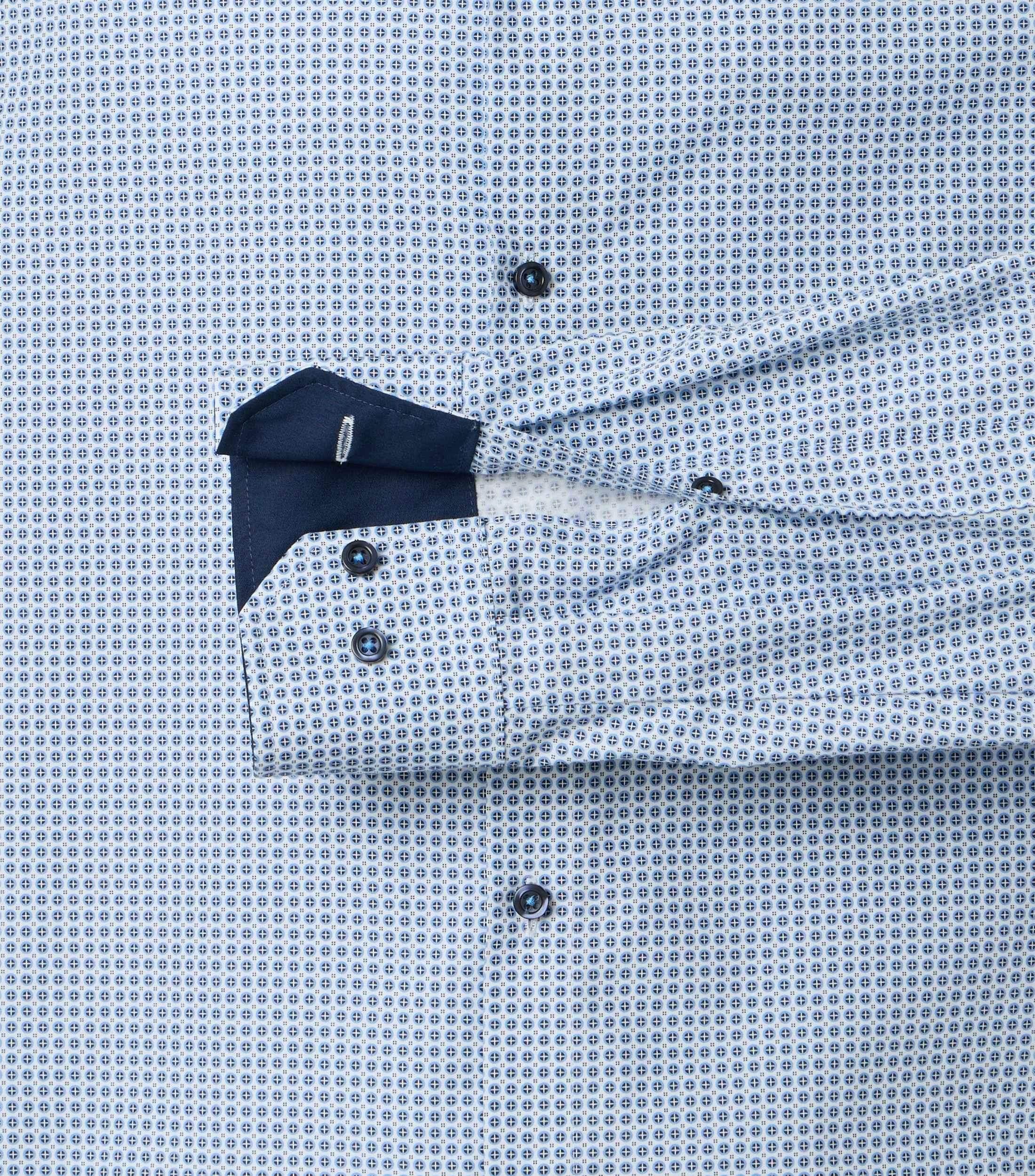 Ein Businesshemd im Print Muster in der Farbe Blau
