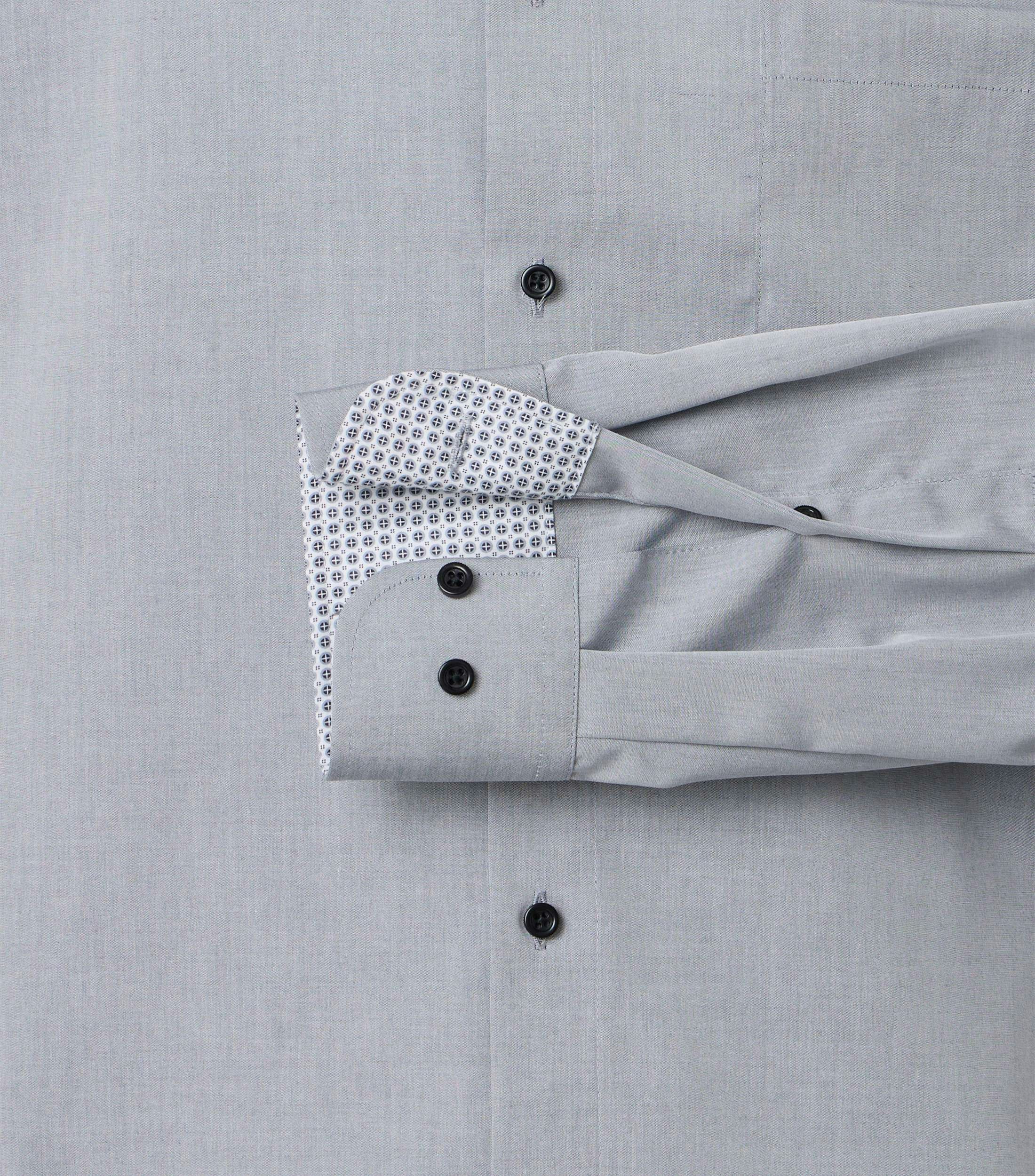 Ein Businesshemd im uni Muster in der Farbe Grau