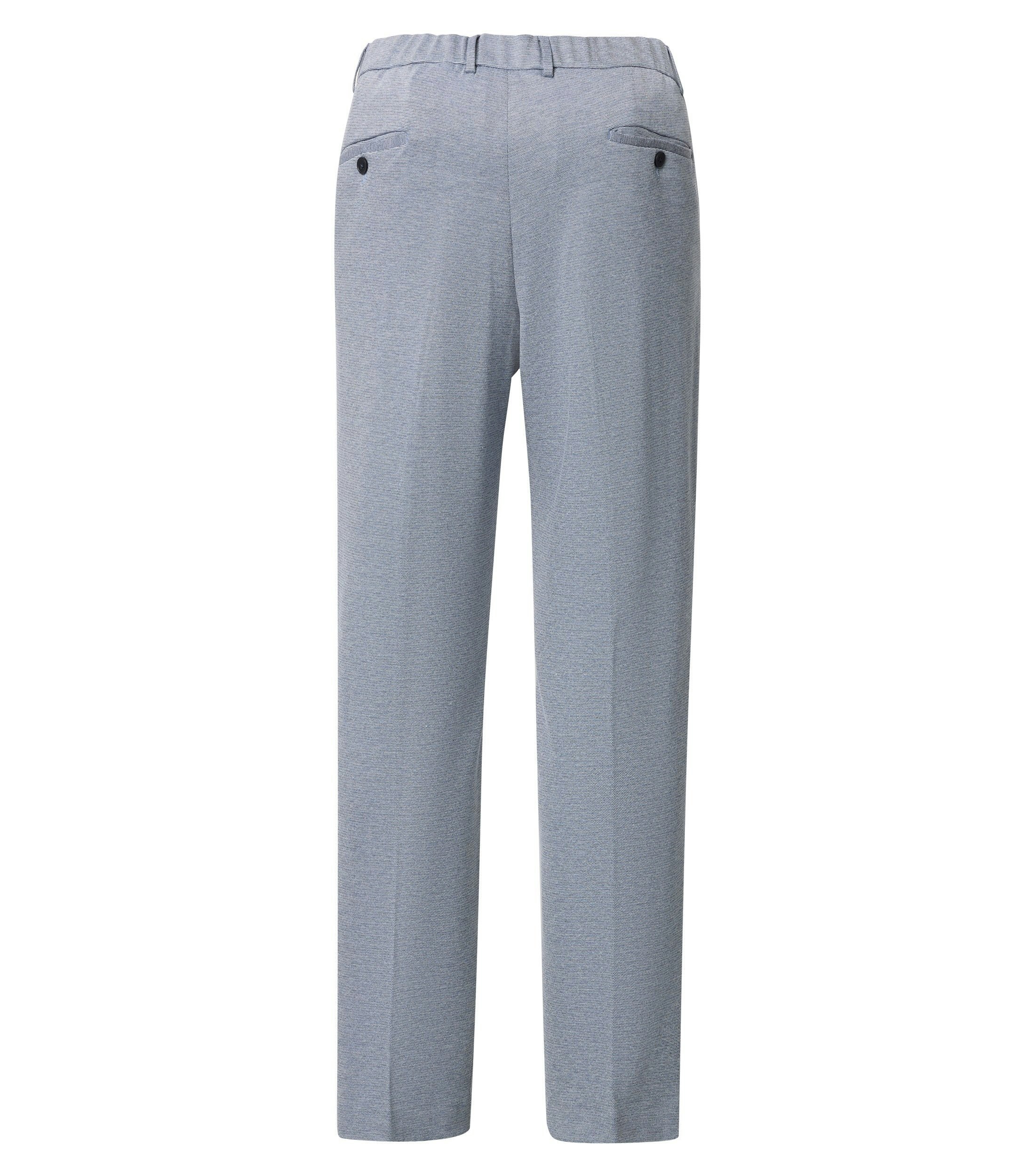 Eine Chino im uni Muster in der Farbe Hellblau