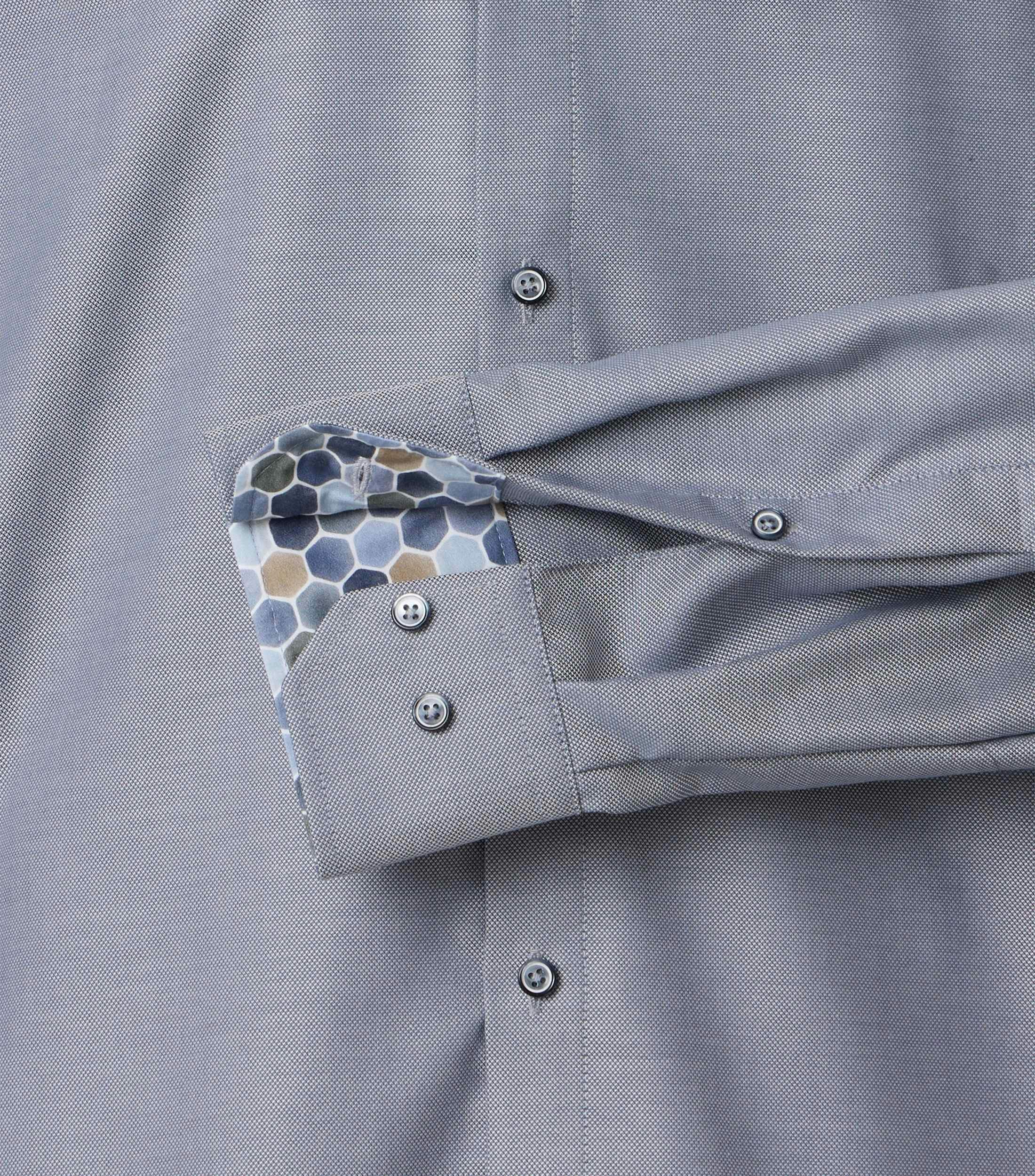 Ein Businesshemd im uni Muster in der Farbe Grau