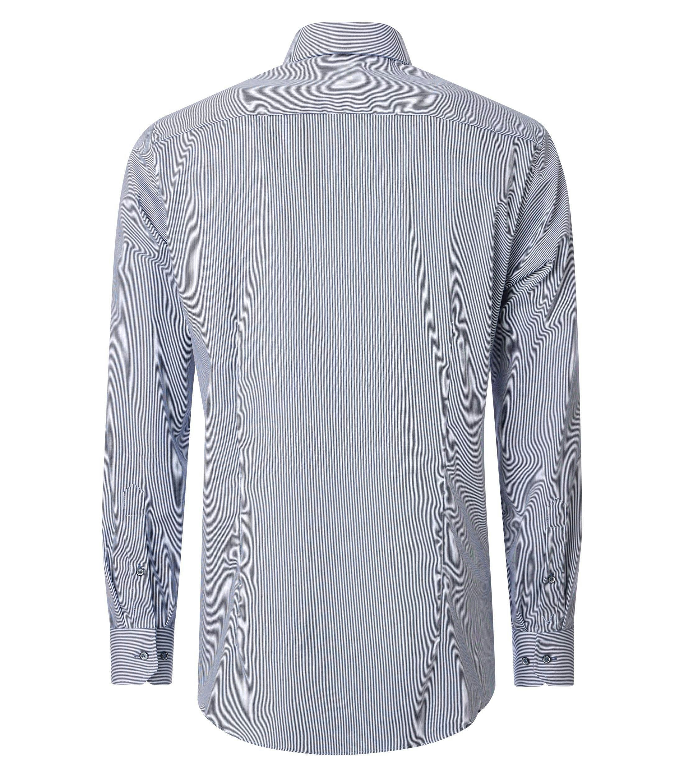 Ein Businesshemd im gestreift Muster in der Farbe Blau