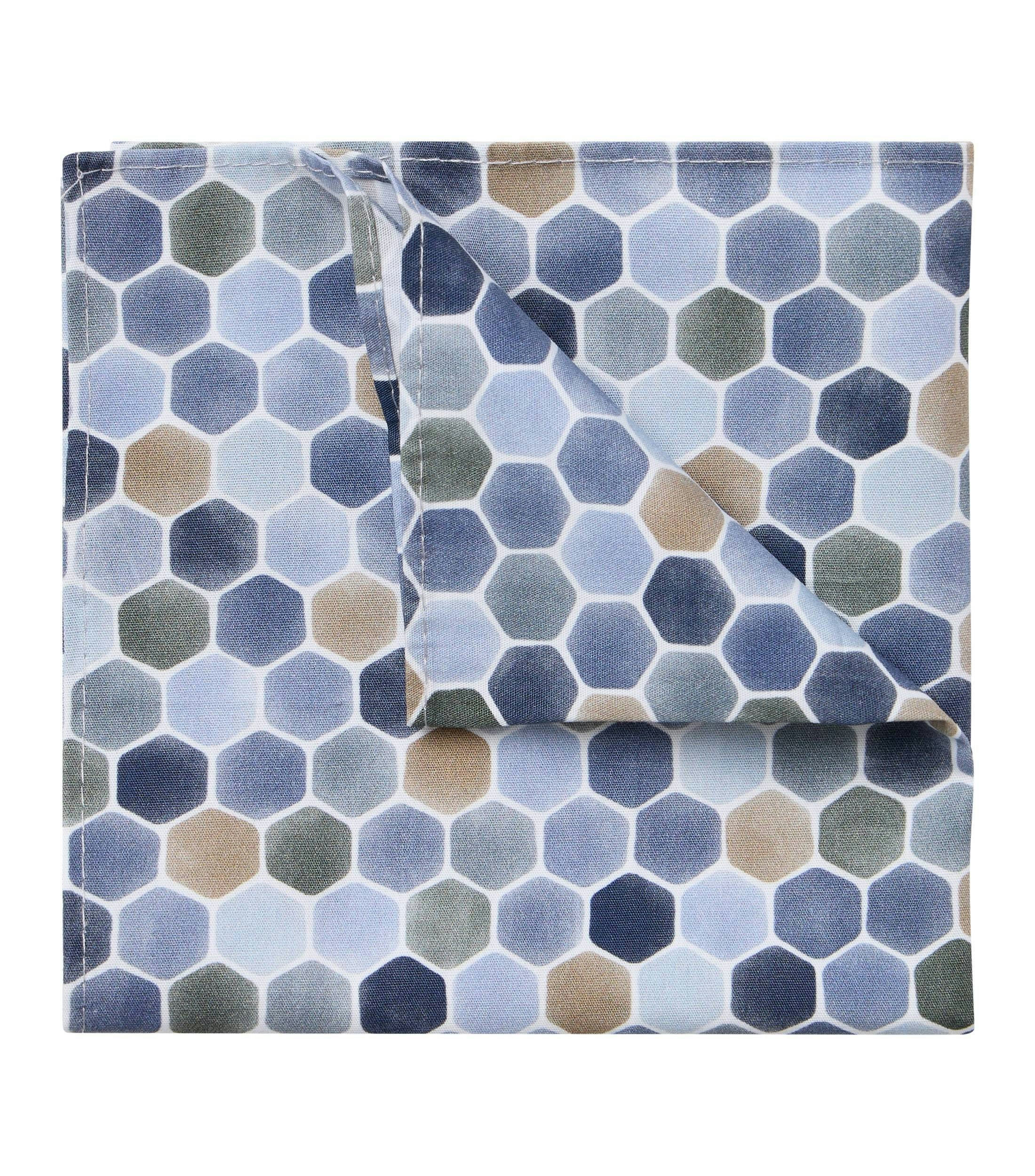 Eine Fliege und Einstecktuch im gemustert Muster in der Farbe Beige