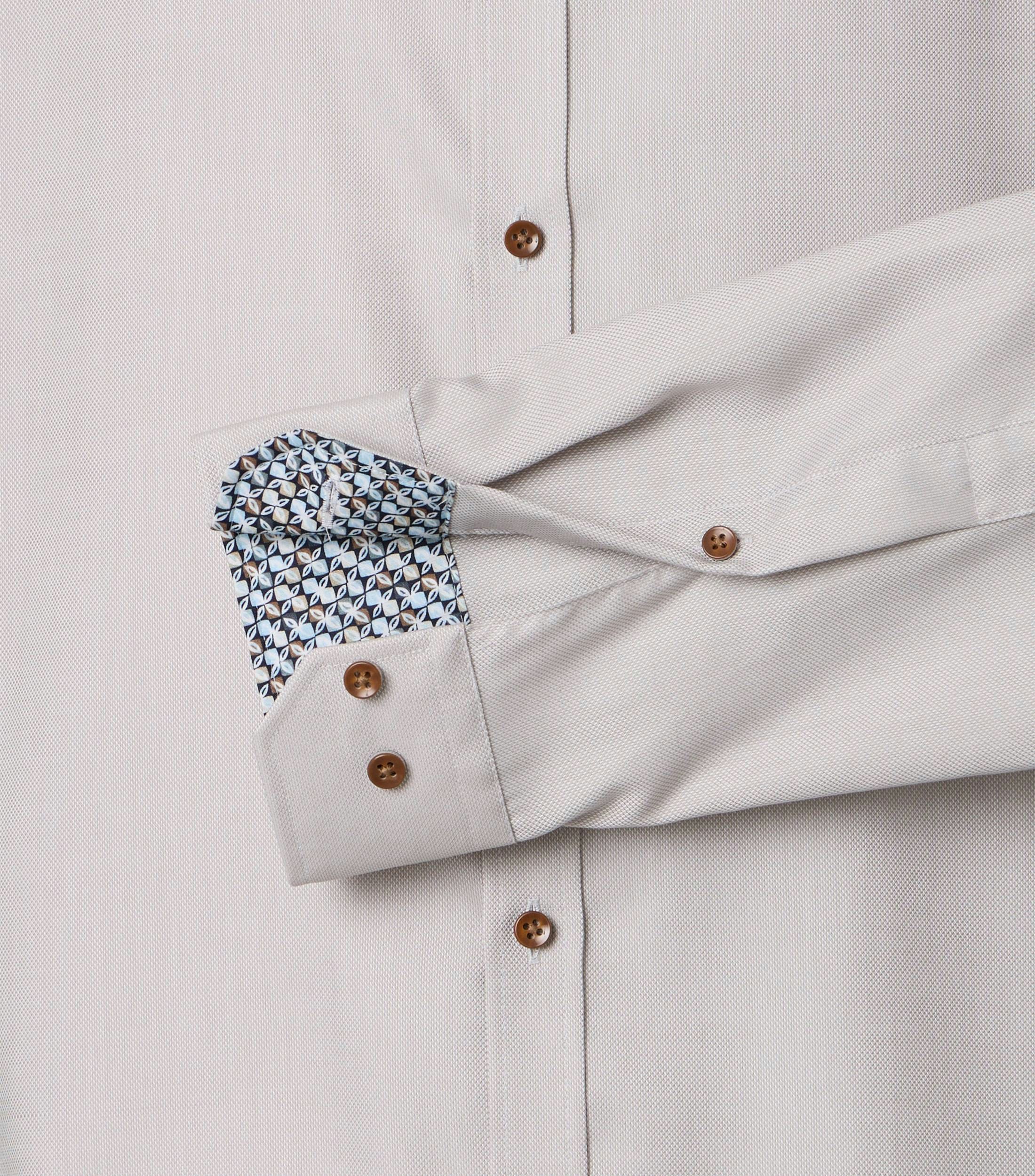 Ein Businesshemd im uni Muster in der Farbe Beige